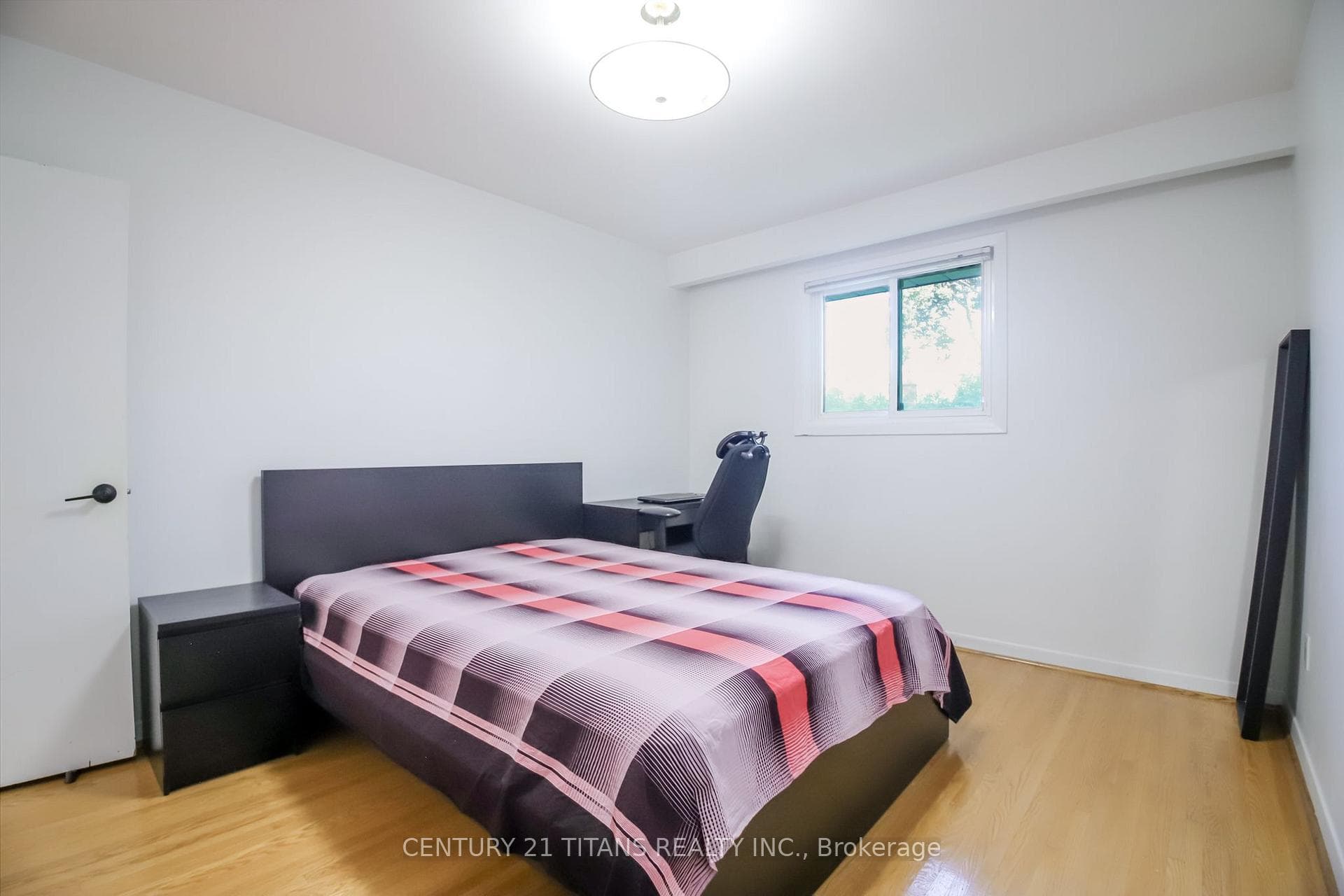 9 Minos Crescent photo 19