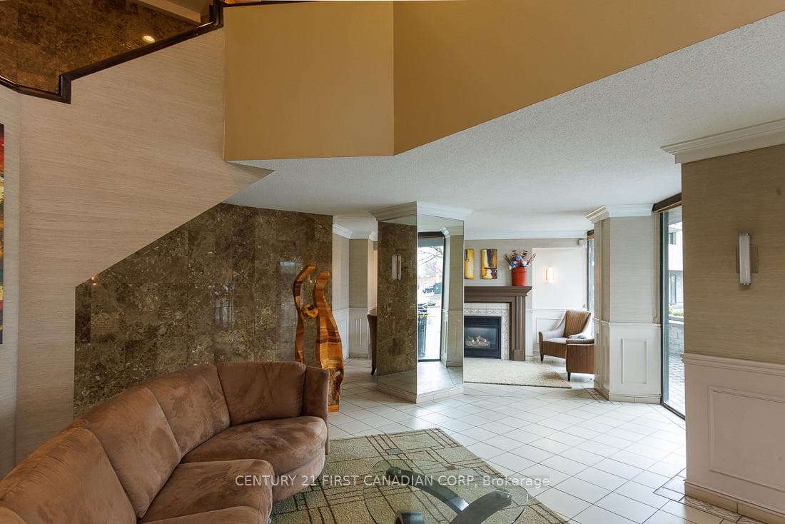 323 colborne Street Unit 401 photo 25