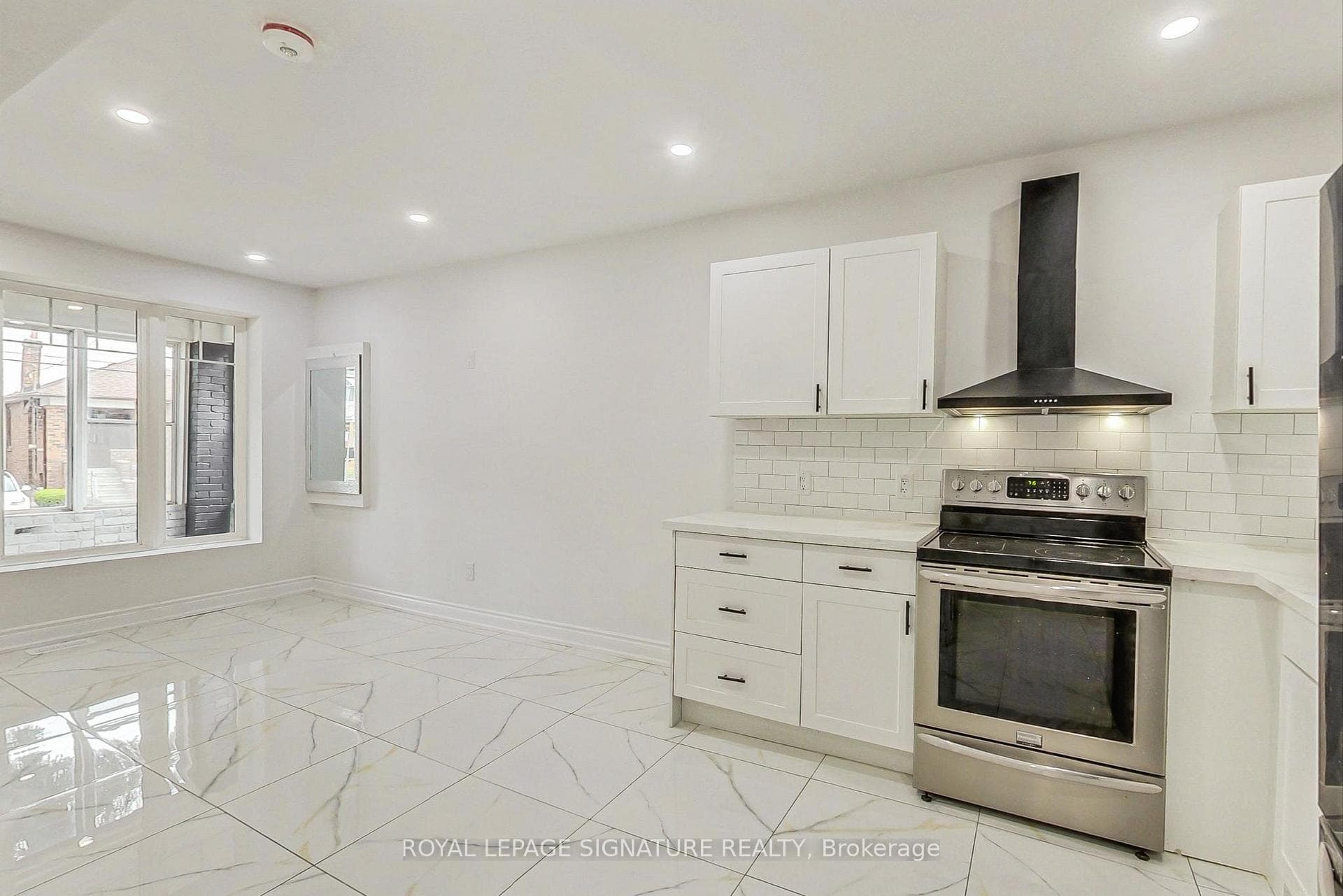 73 Eileen Avenue photo 12