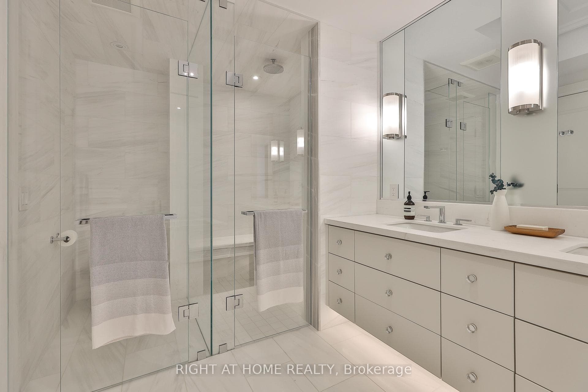 363 Avenue Road photo 20