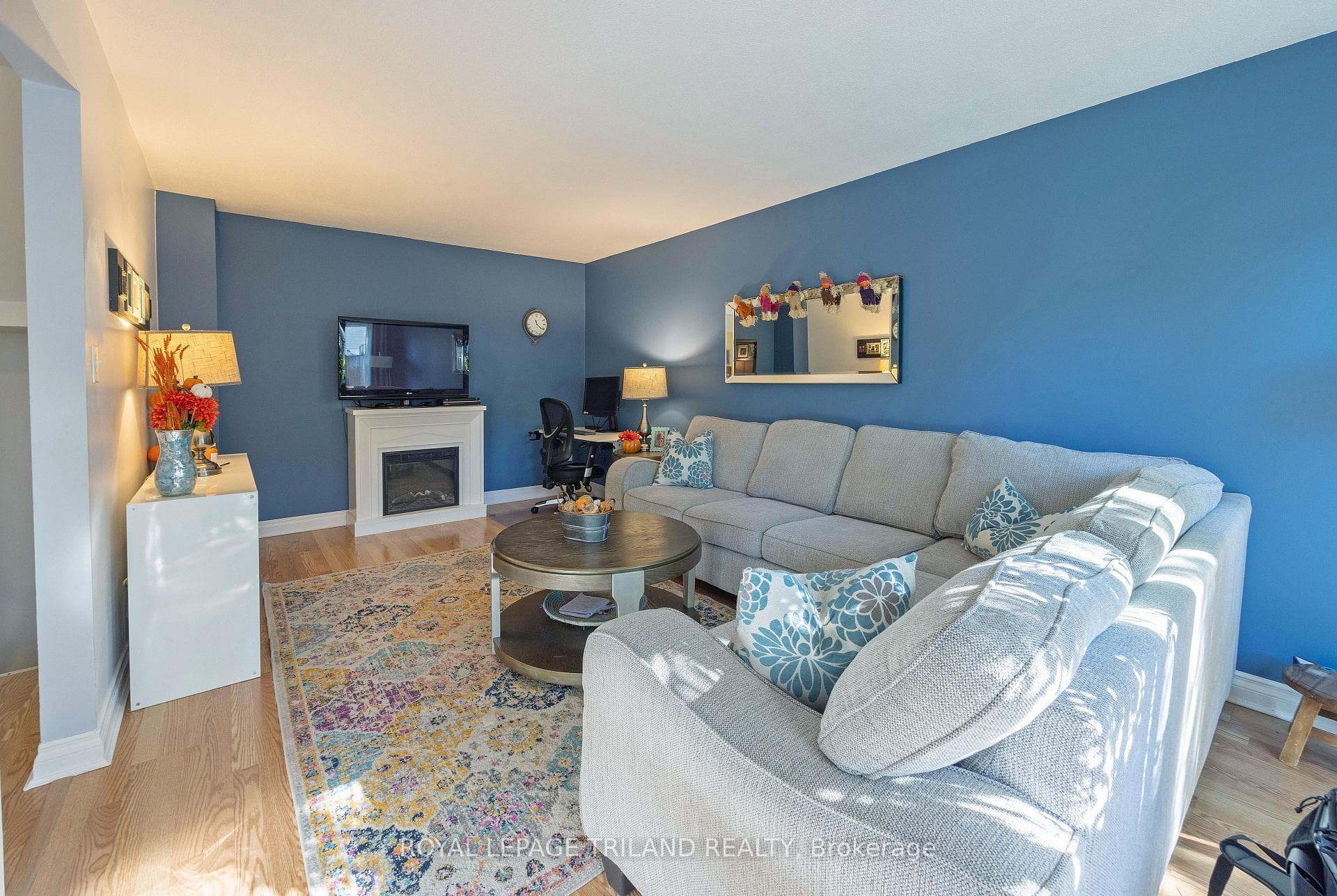 590 MILLBANK Drive Unit 2 photo 11