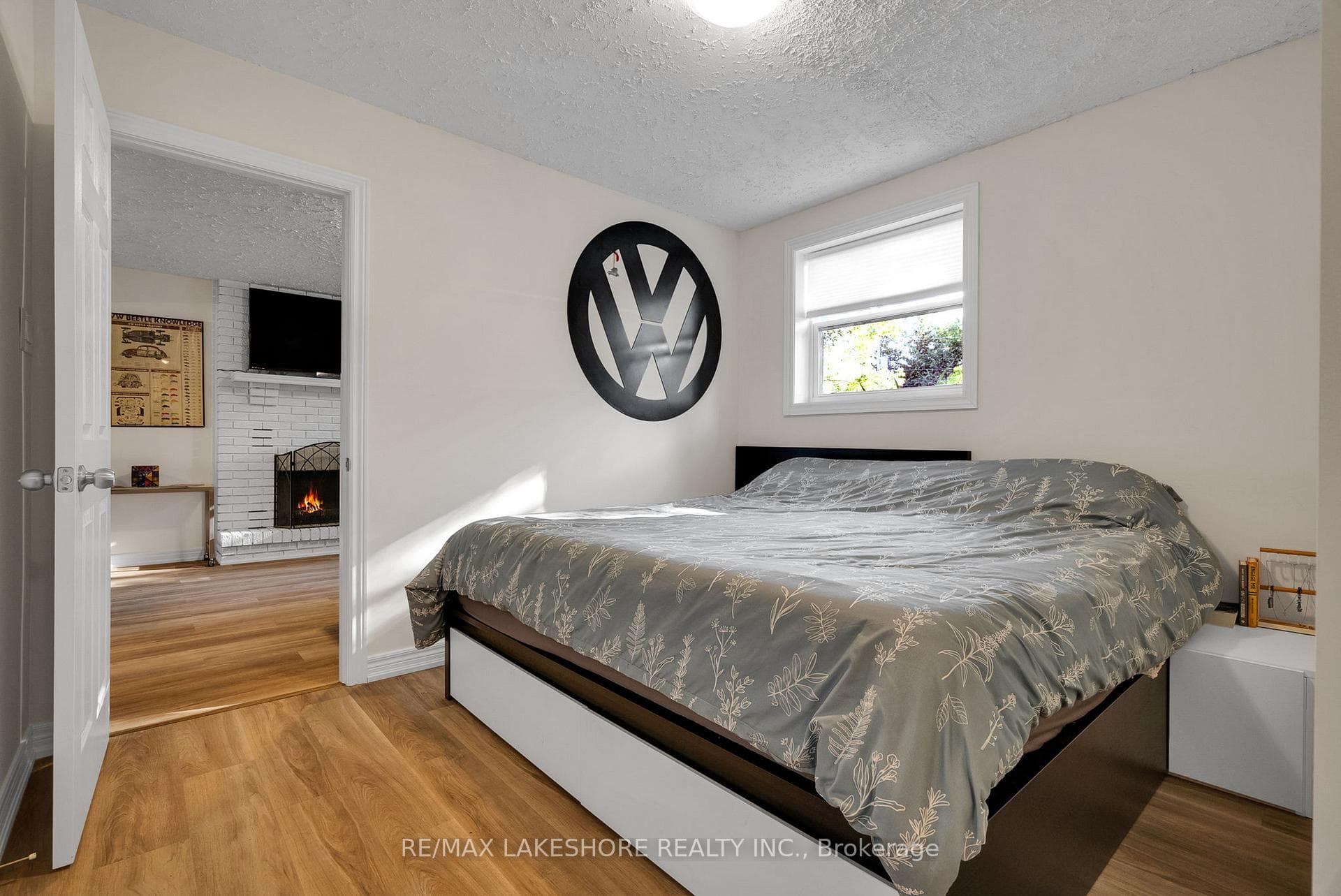 2555 TELEVISION Road photo 24