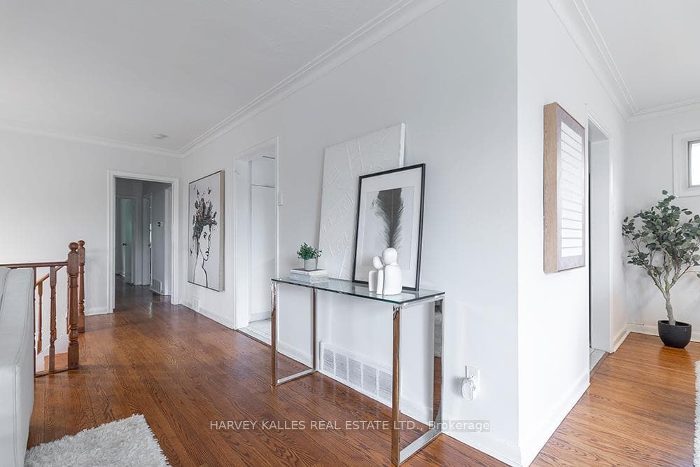 135 Combe Avenue photo 8