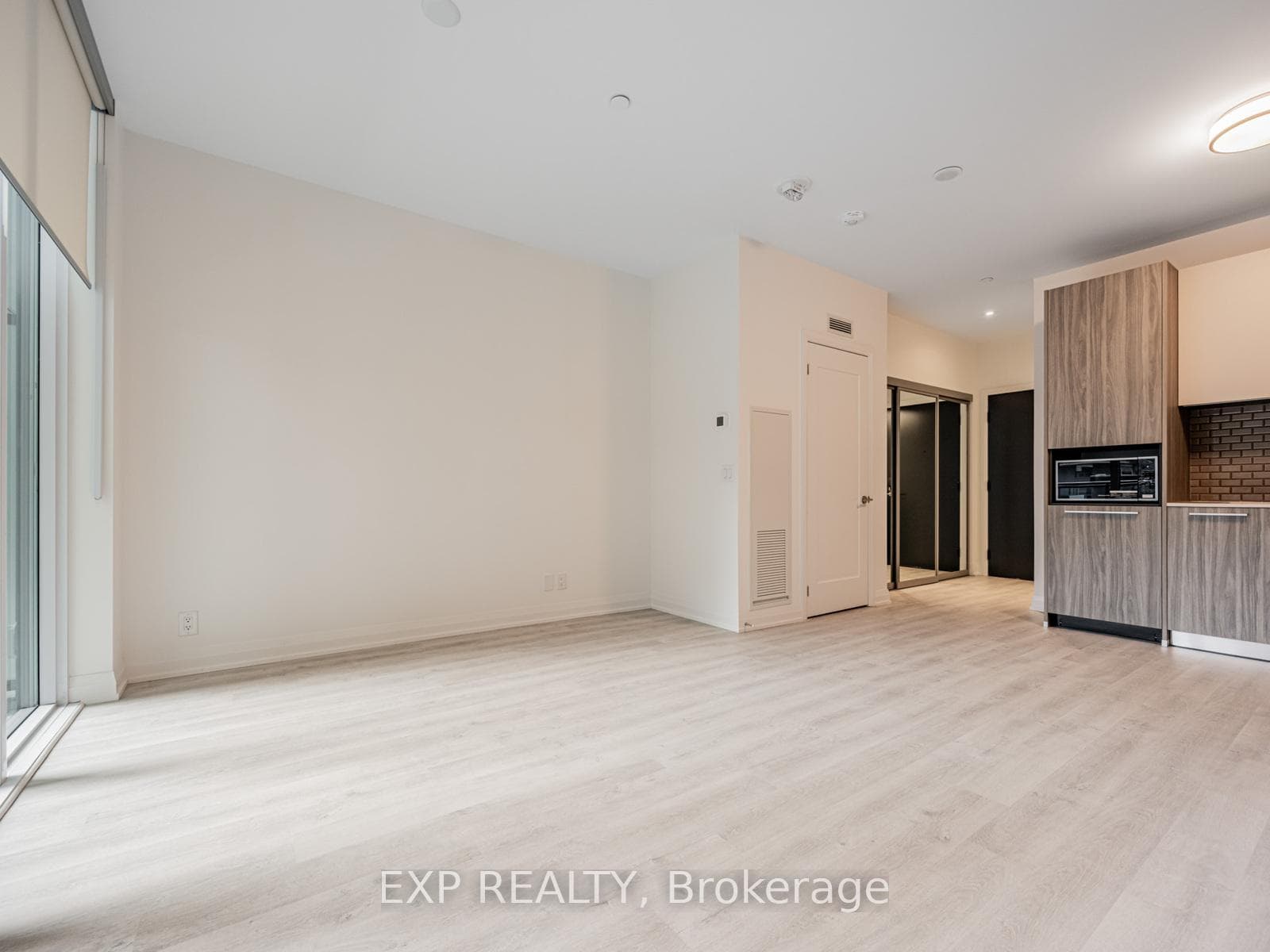 65 Broadway Avenue Unit 419 photo 8