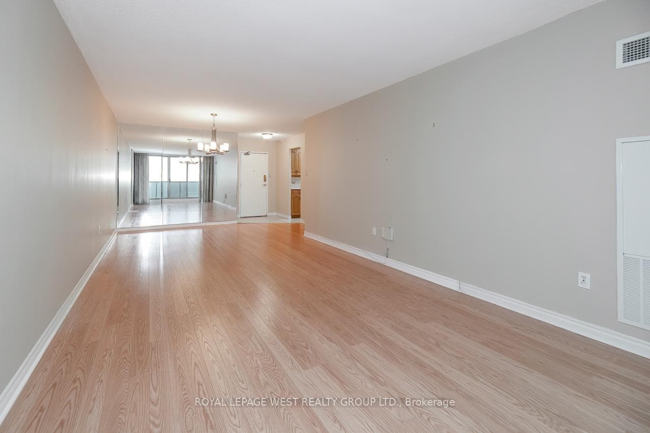 812 Burnhamthorpe Road Unit 1408 photo 9