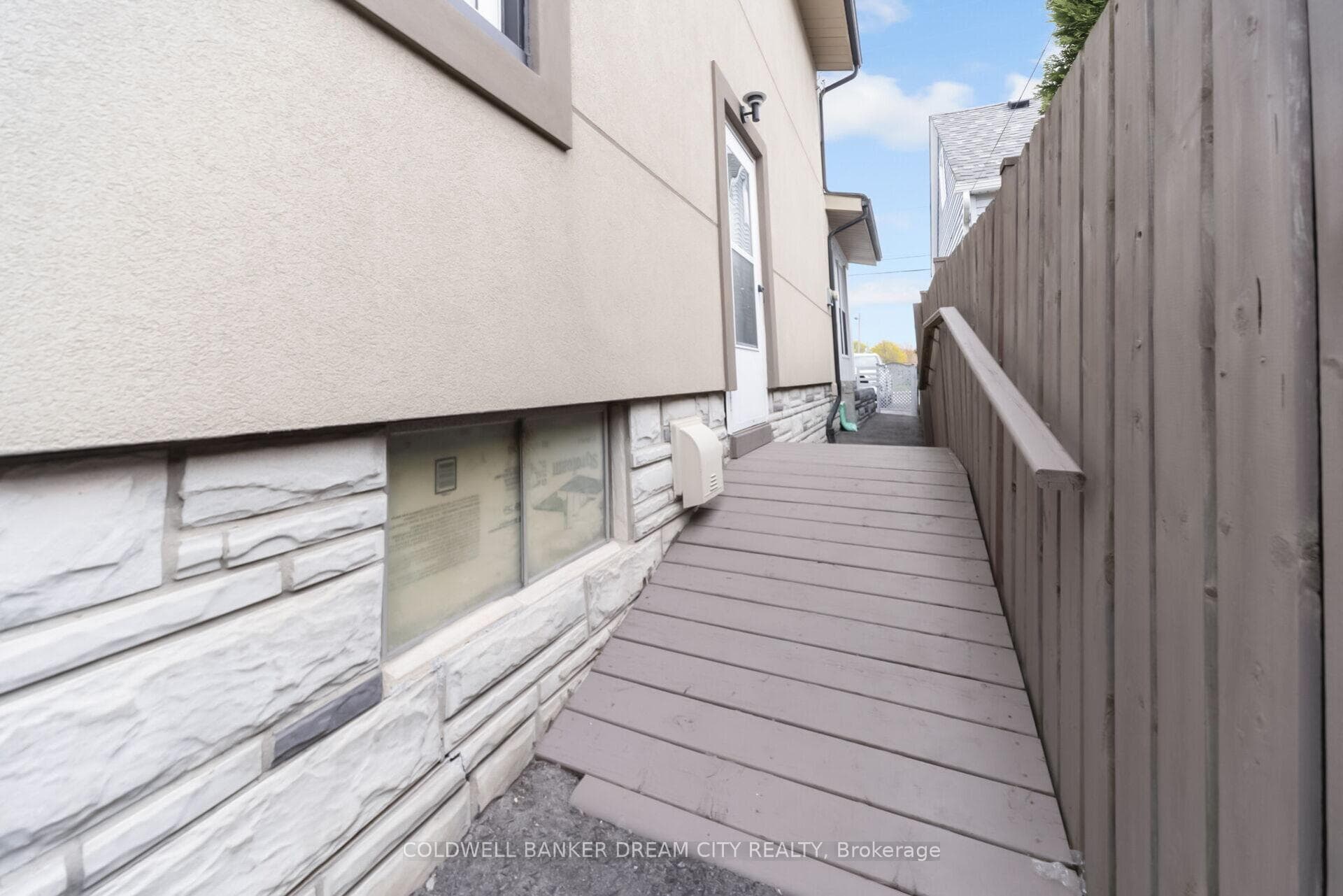 39 Reid Avenue photo 40