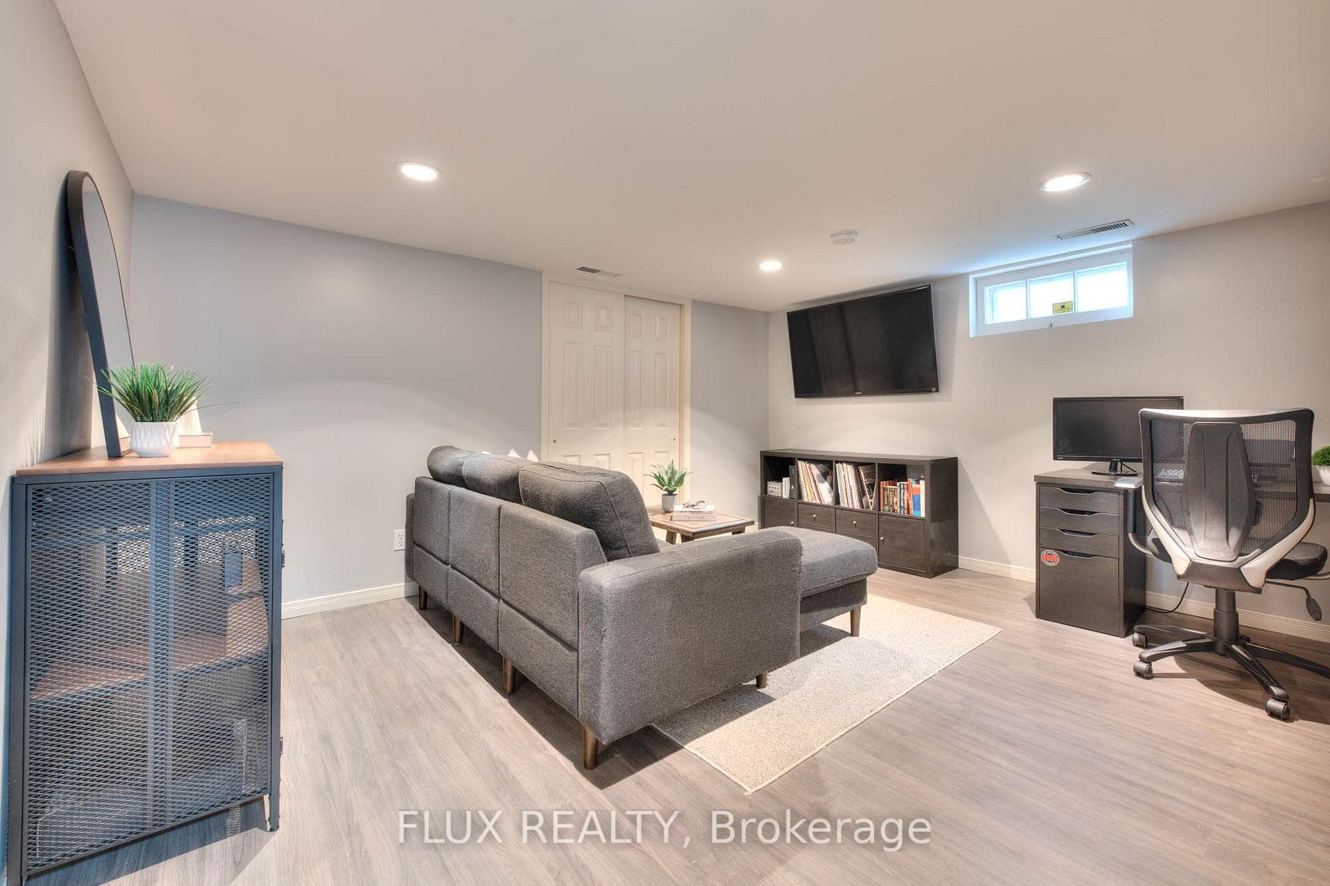 577 Stirling Avenue photo 21
