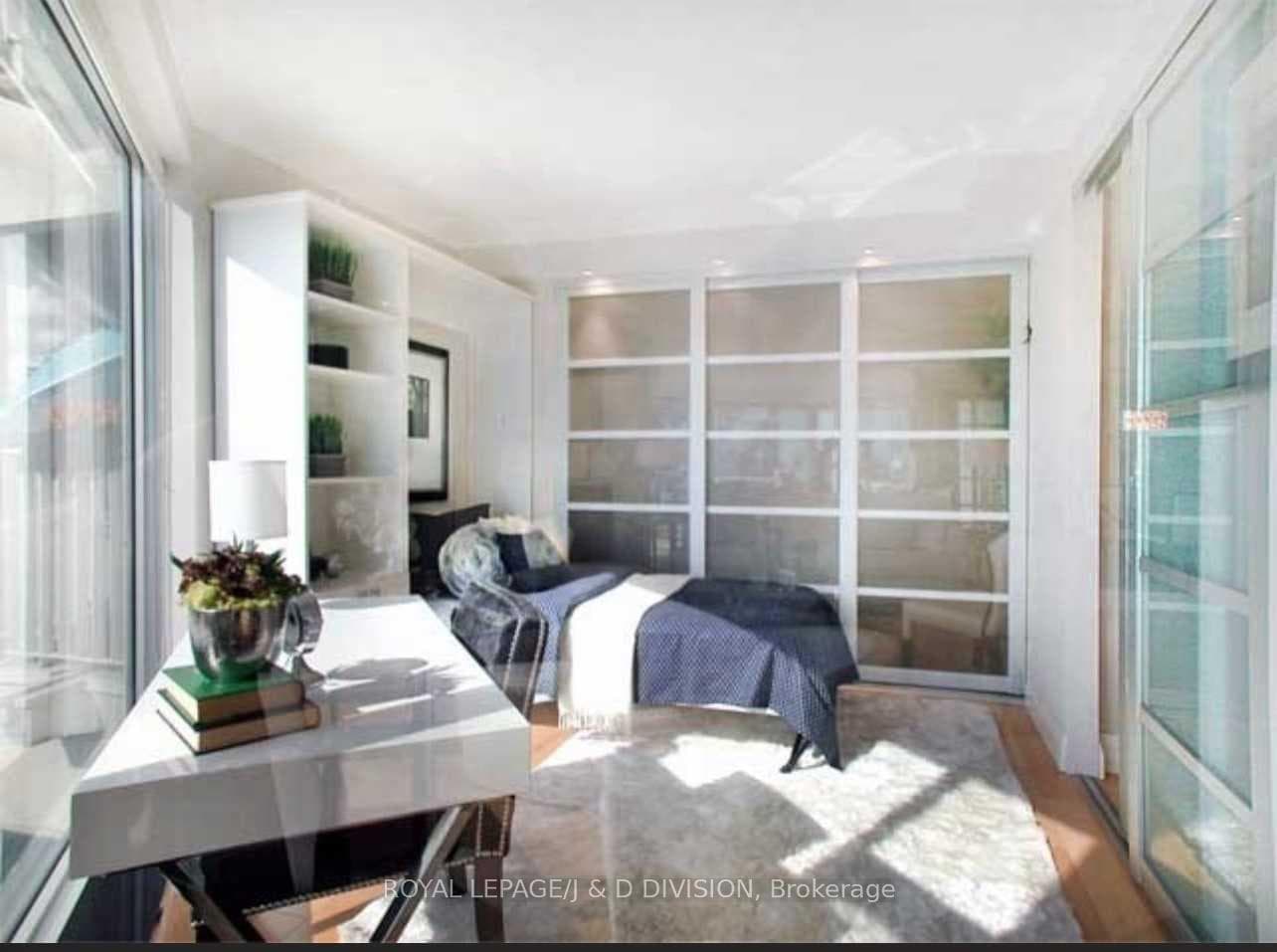 401 Queens Quay Unit 505 photo 18