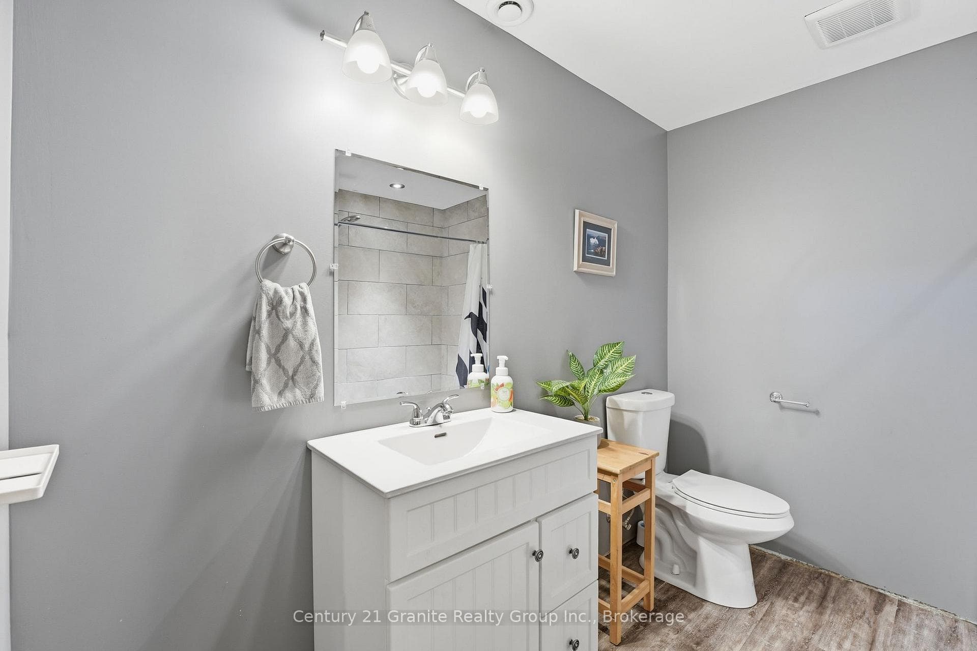 1048 Bacon Road photo 22