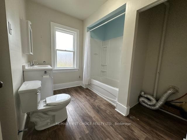 102 Machar Avenue photo 9