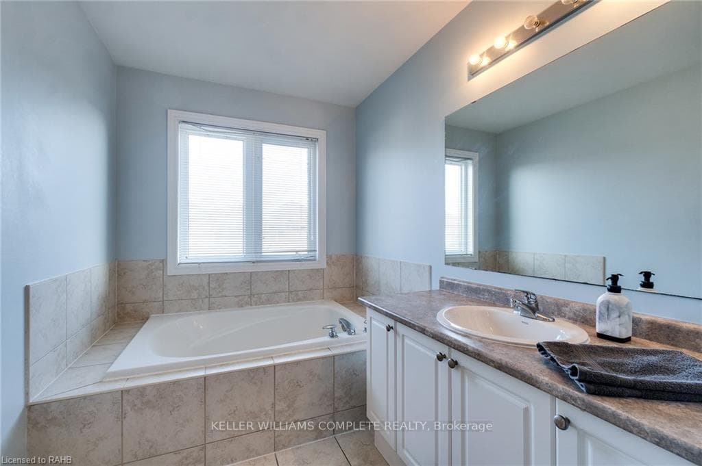 84 Niagara Trail photo 24