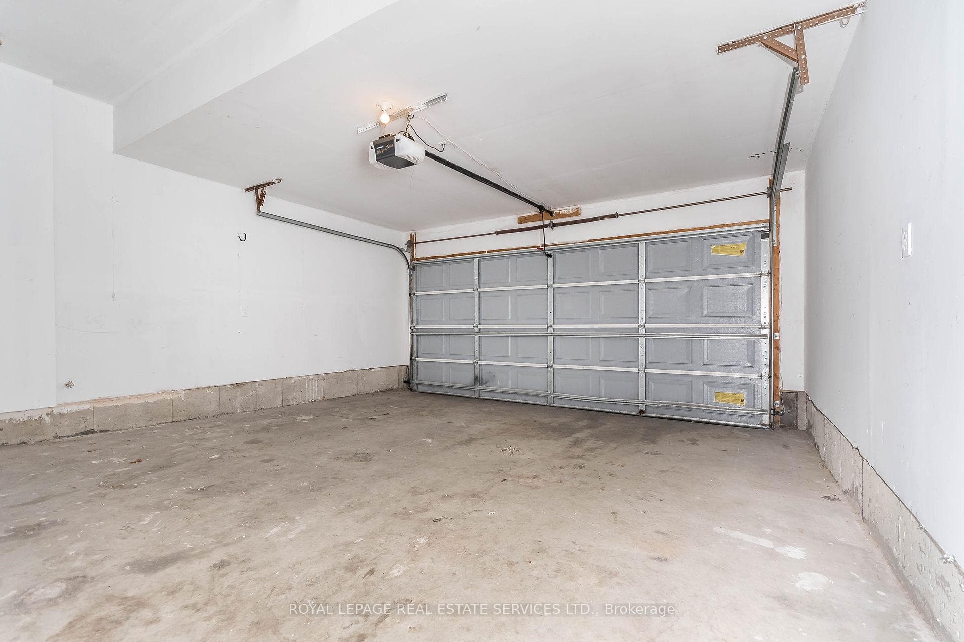276 Gatestone Drive photo 33