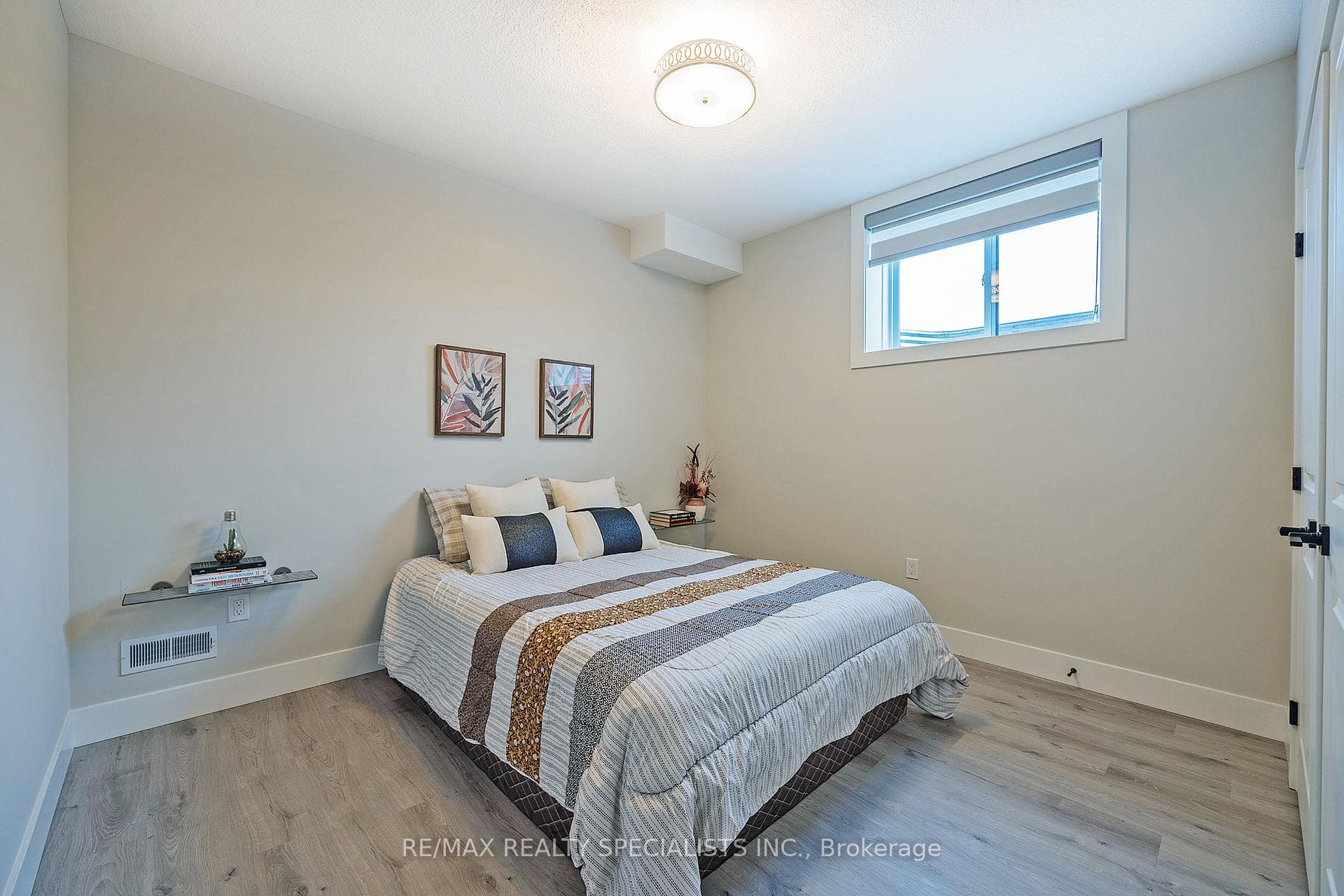 60 Foxborough Place photo 28