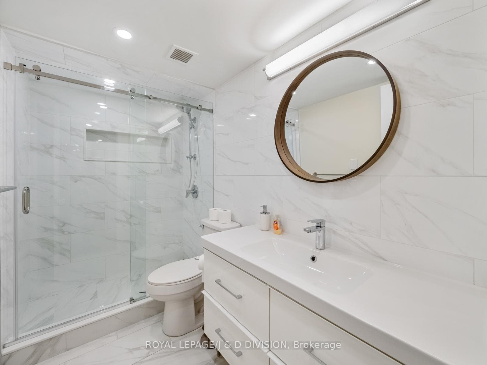 Main bathroom