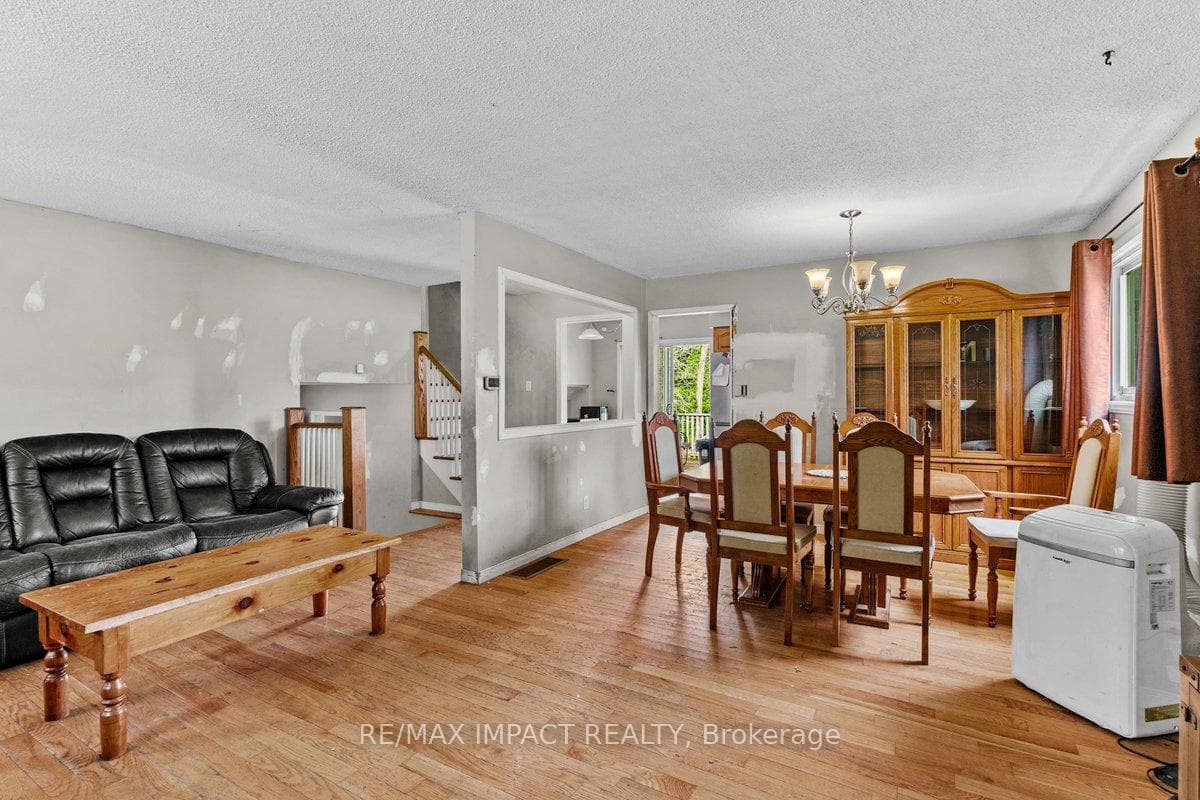 422 Montrose Road photo 8