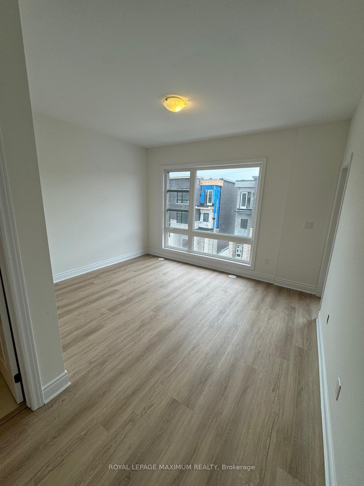 82 Paradox Street photo 3