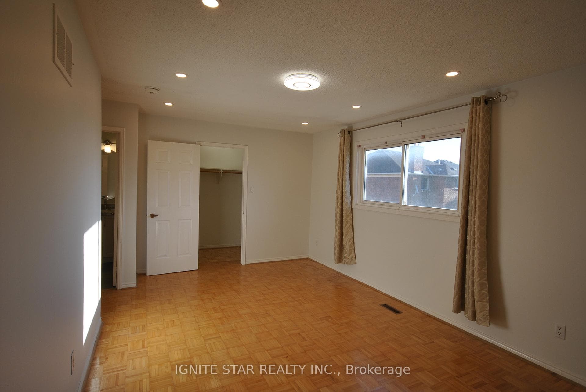 2368 Credit Valley Road Unit upper photo 16