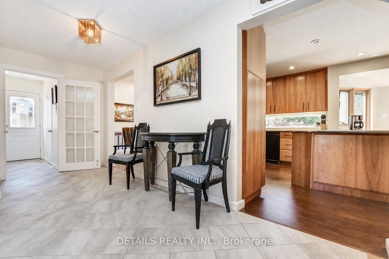 4388 Whittaker Crescent photo 11