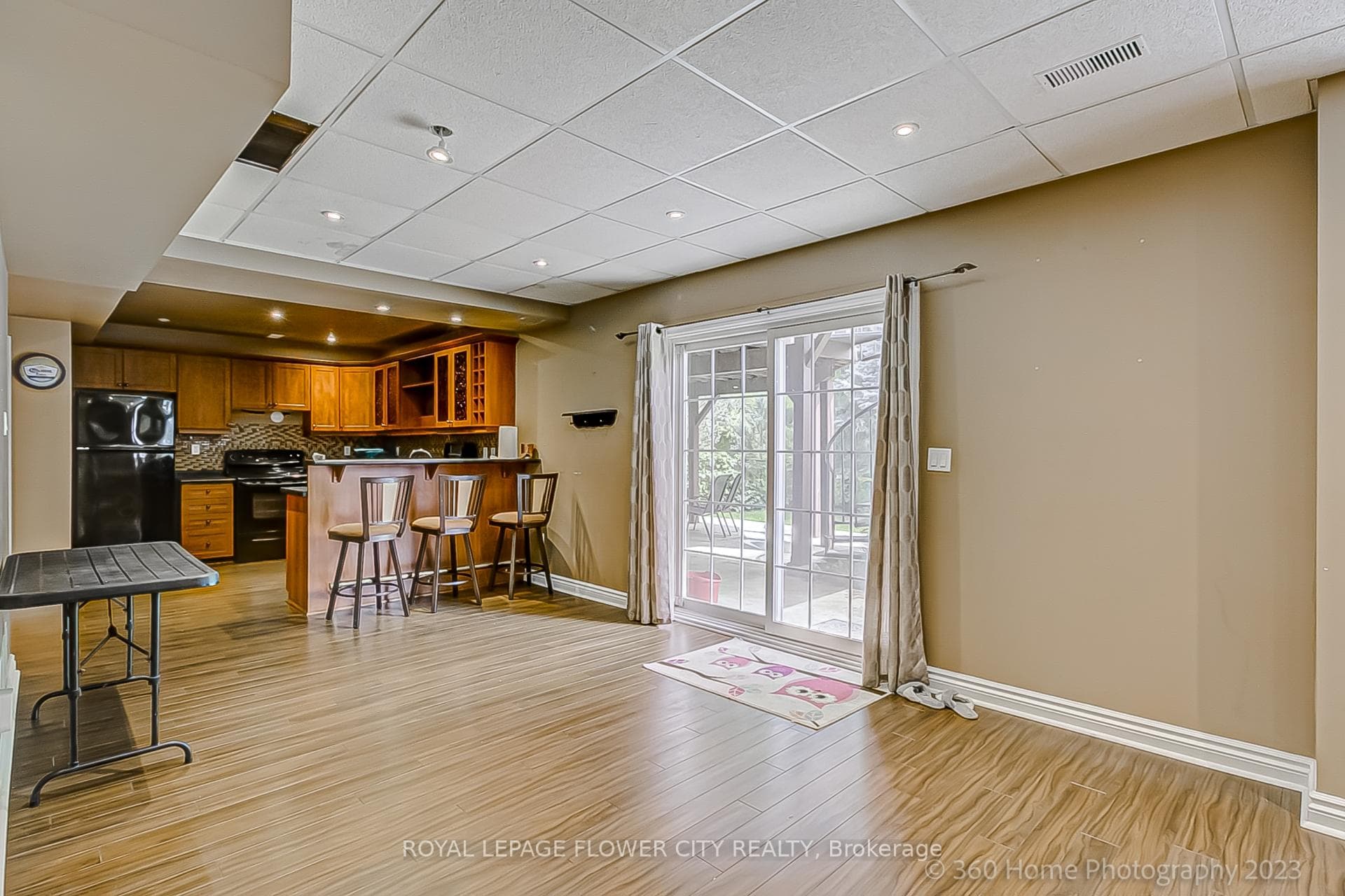 98 Treeline Boulevard photo 40