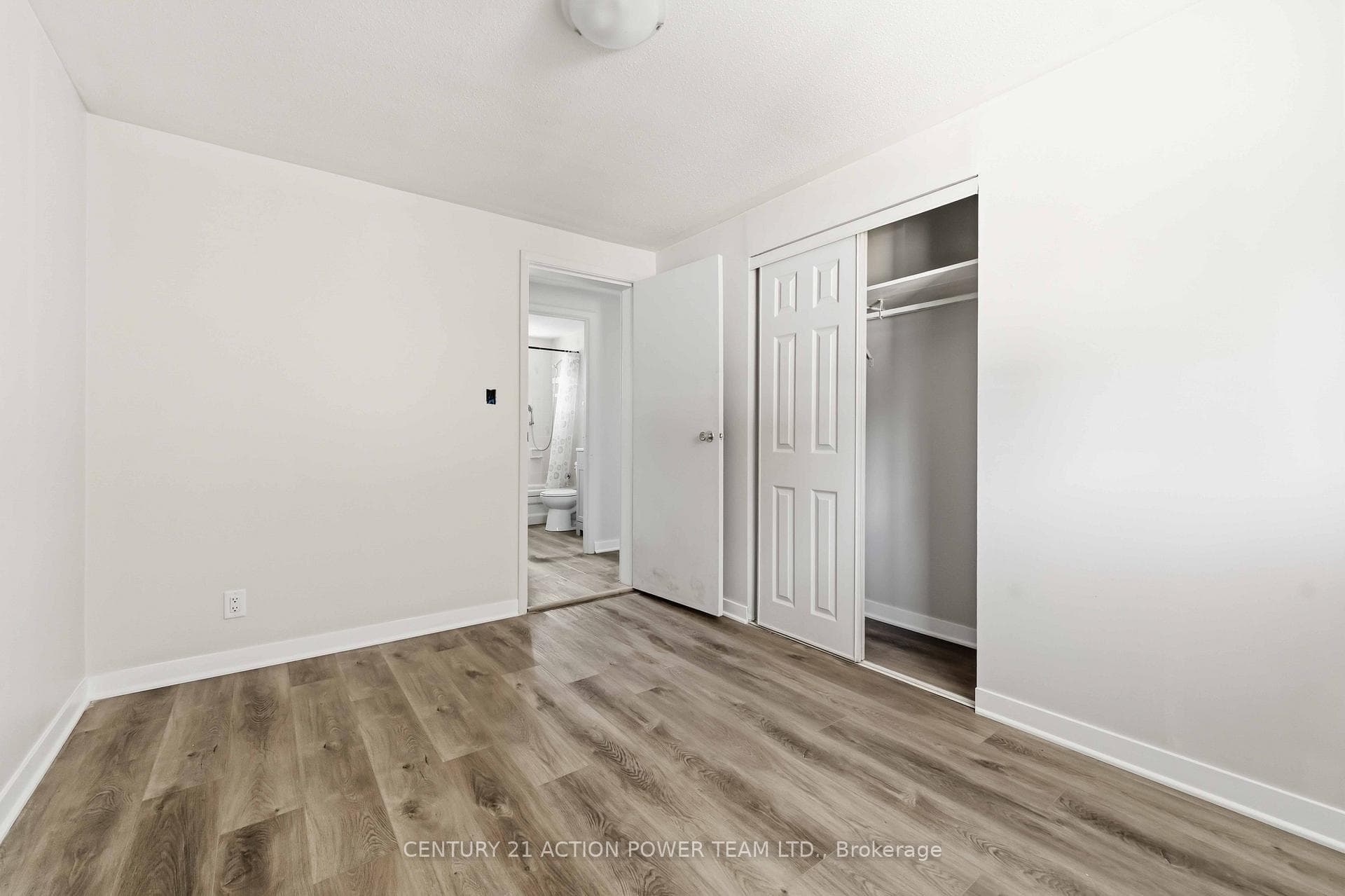 2178 Erinbrook Crescent Unit A photo 14