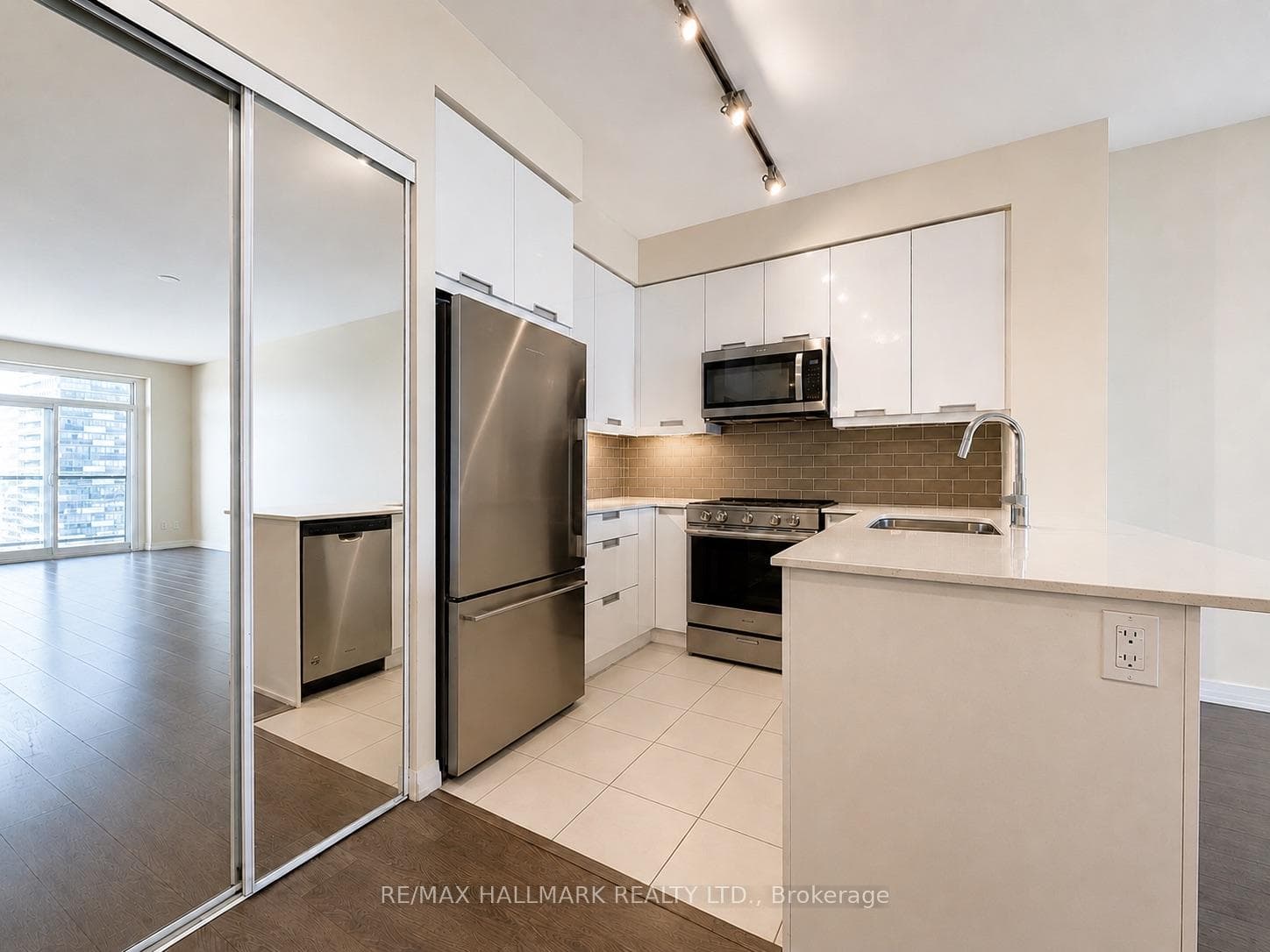35 Watergarden Drive Unit 1711 photo 7