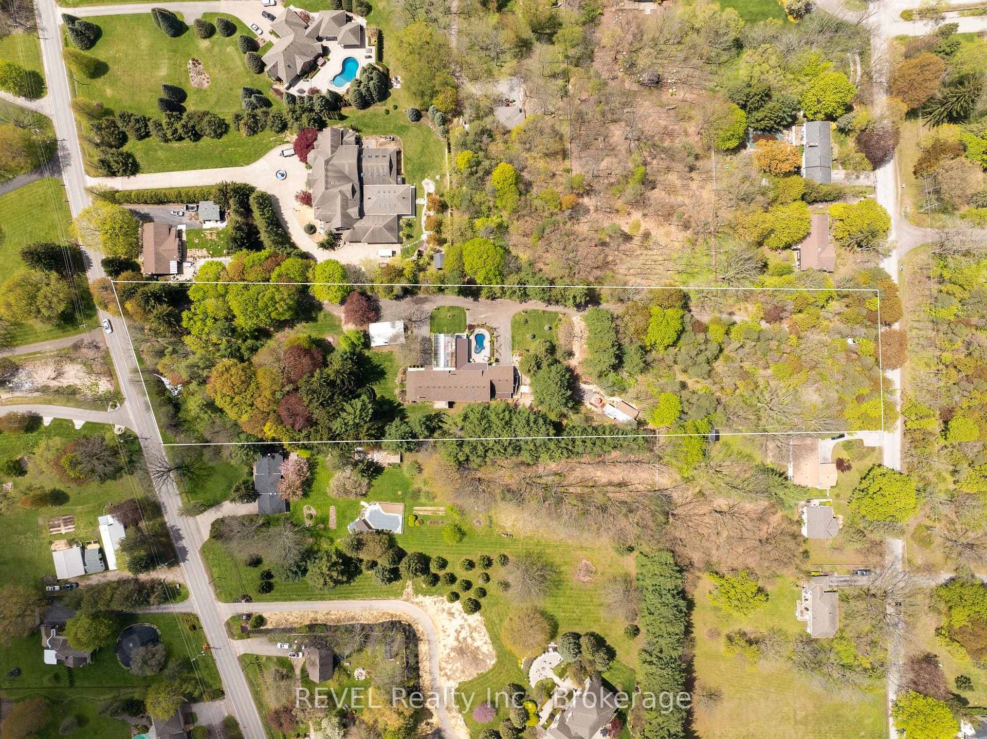 573 CANBORO Road photo 3