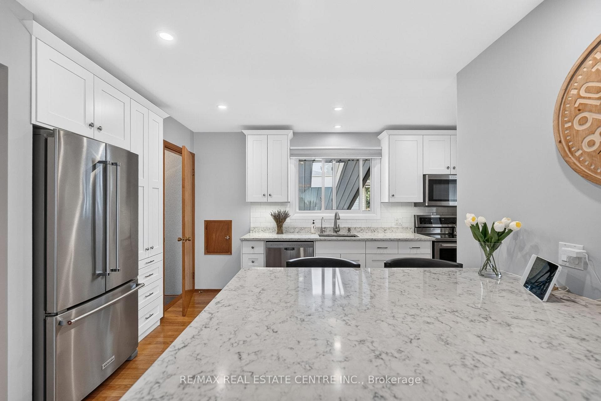 107 Laurentian Drive photo 9