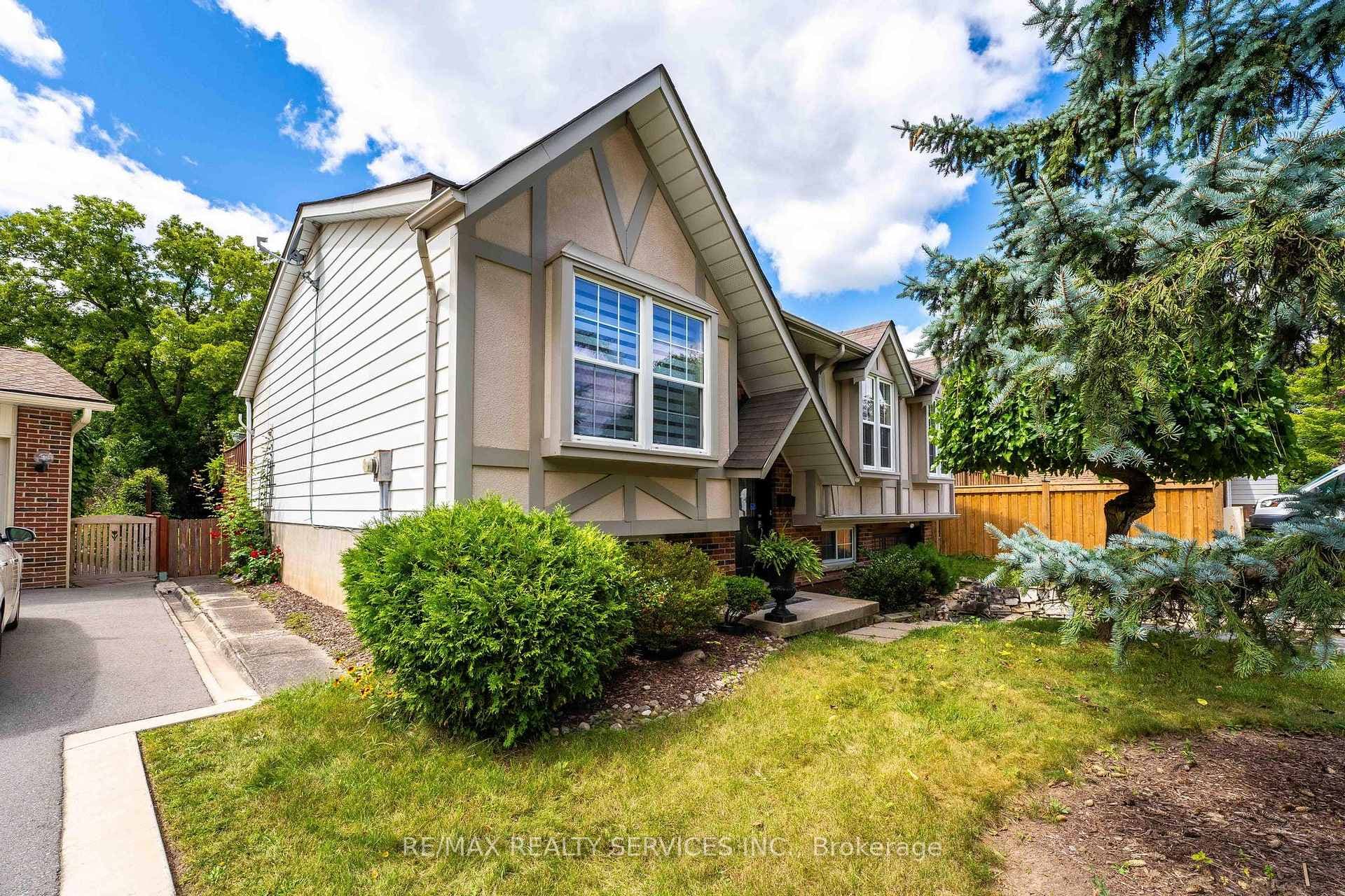 1301 Janina Boulevard photo 3