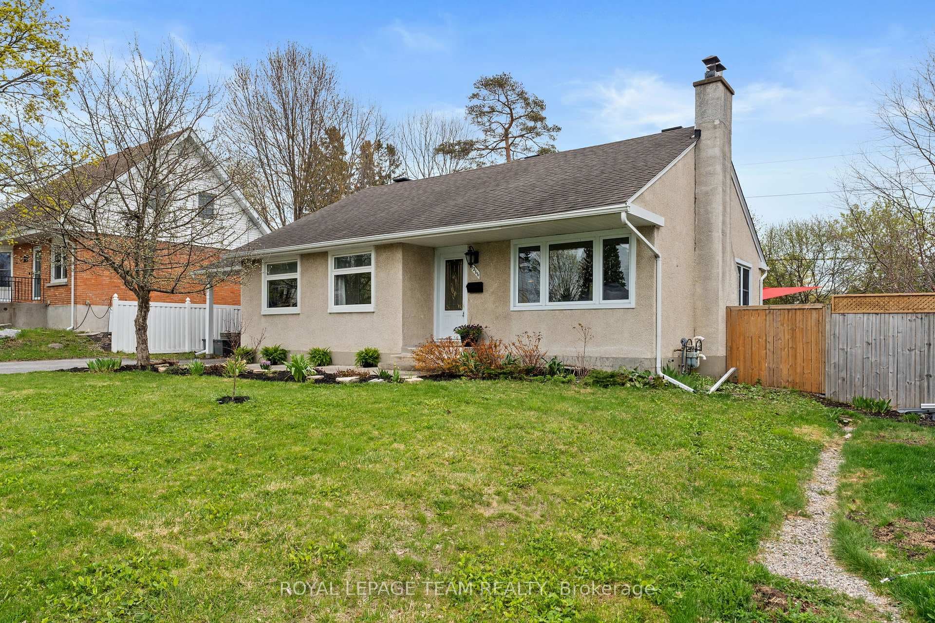 1266 Randall Avenue photo 5