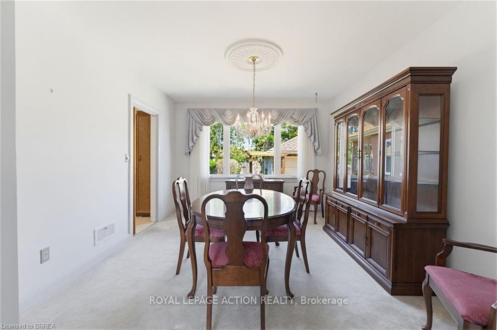 90 Henderson Avenue photo 10