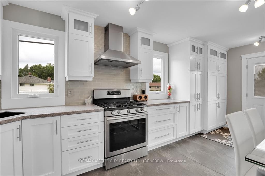 384 MCNAB Avenue photo 11