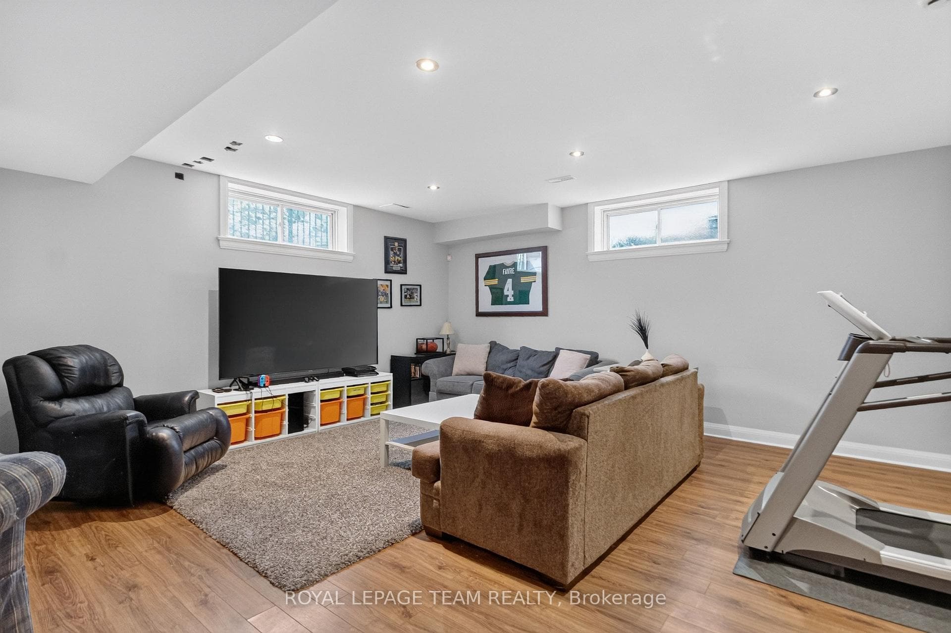 1801 CEDARLAKES Way photo 32