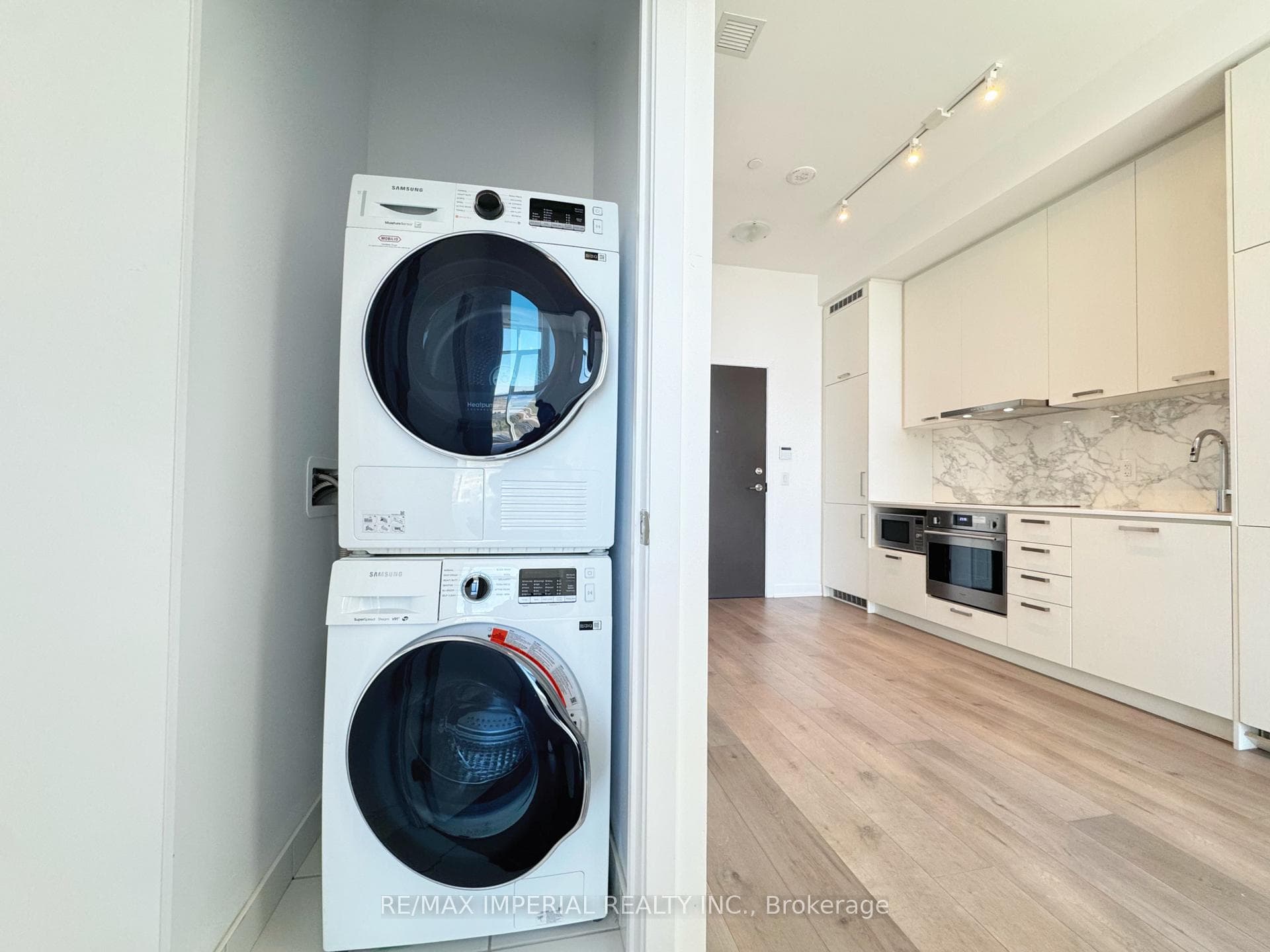 10 Honeycrisp Crescent Unit 1805 photo 7