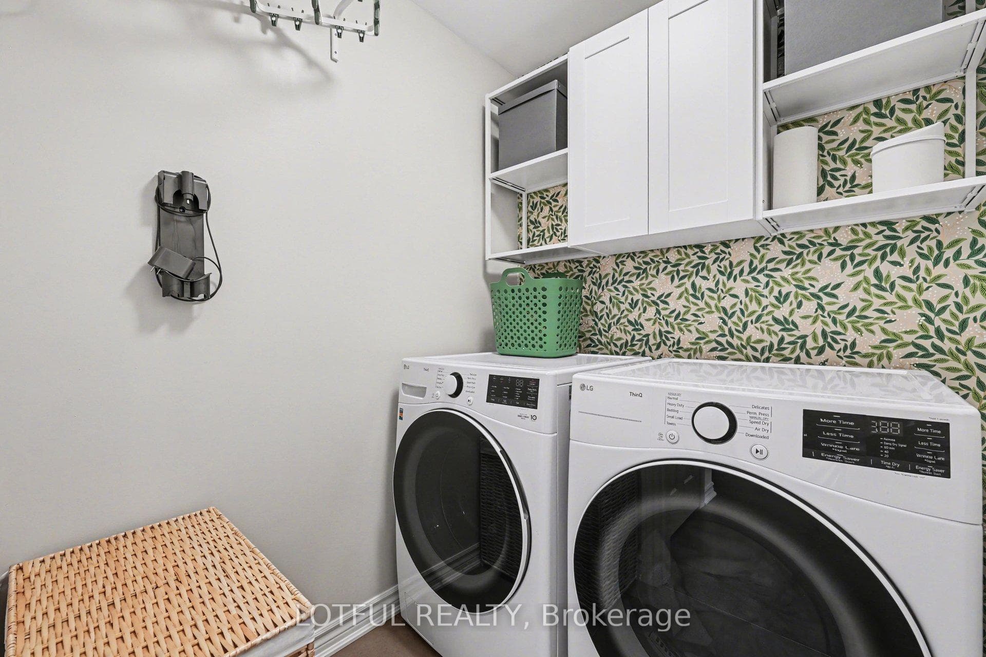 521 Foxlight Circle photo 28