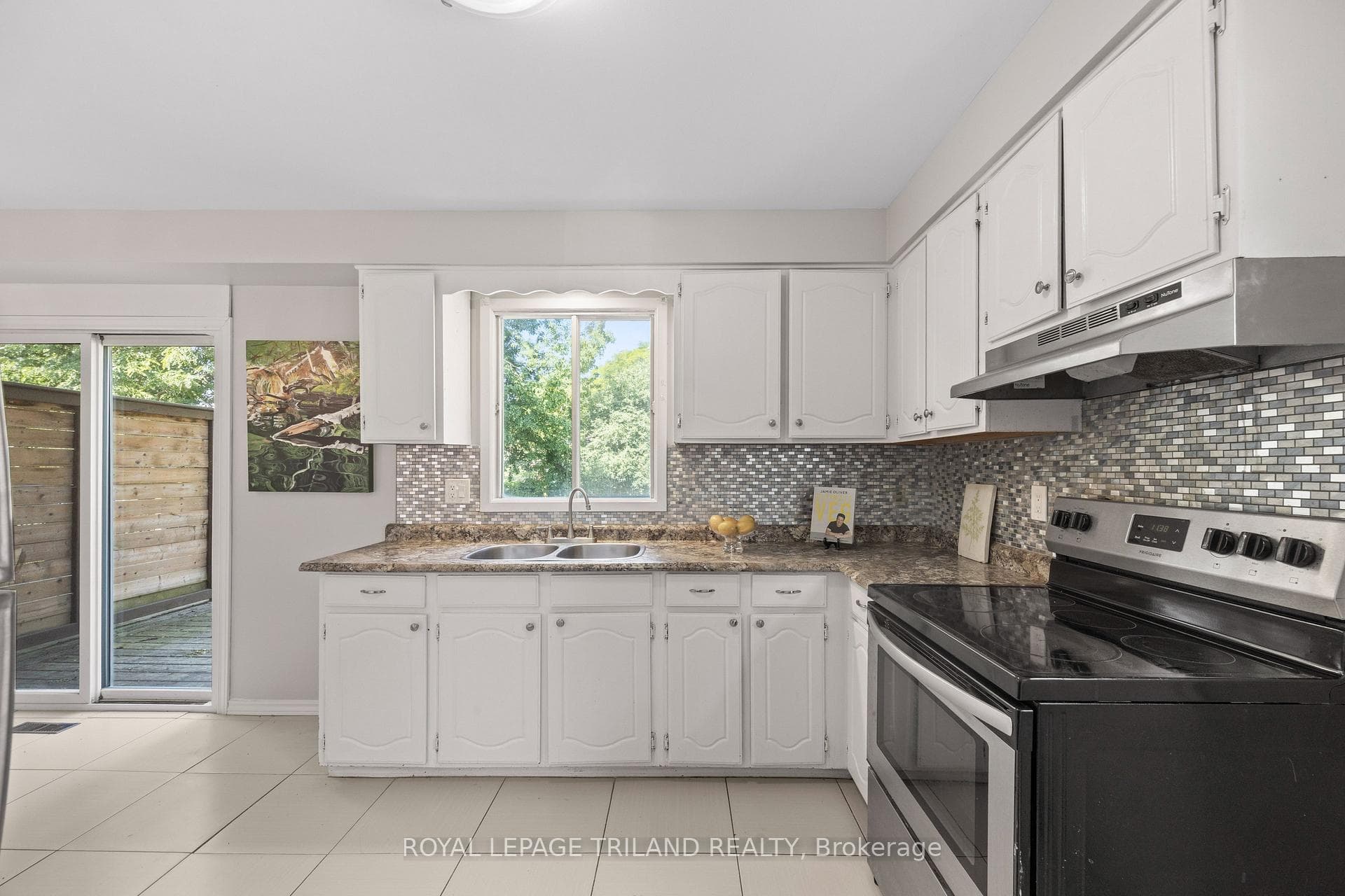 1769 Aldersbrook Road photo 10