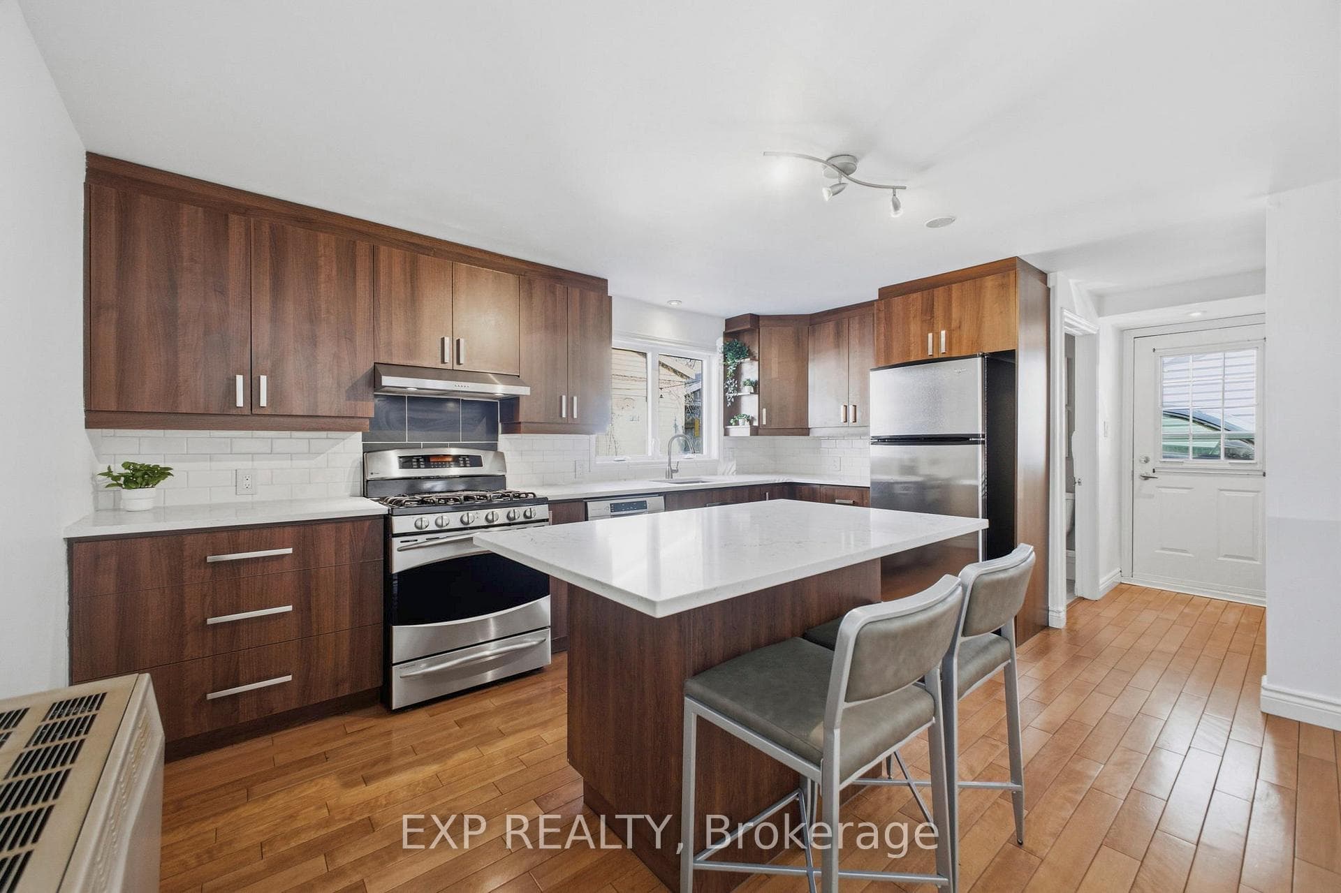 203 Carruthers Avenue photo 14