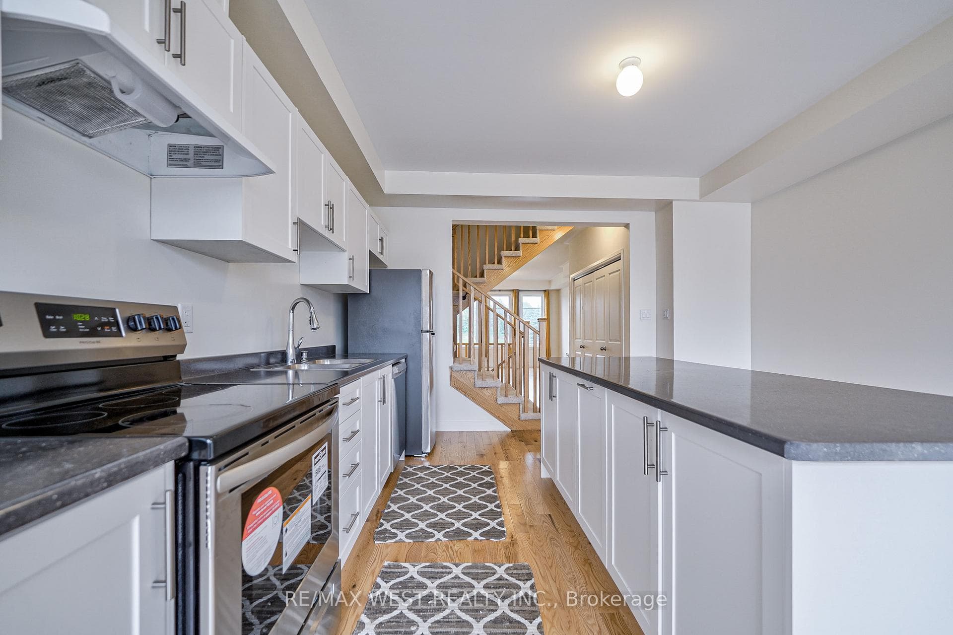 1495 Green Road photo 14