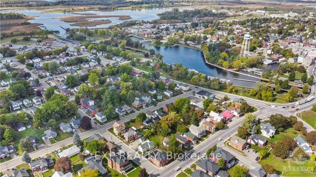 100 BROCKVILLE Street photo 4
