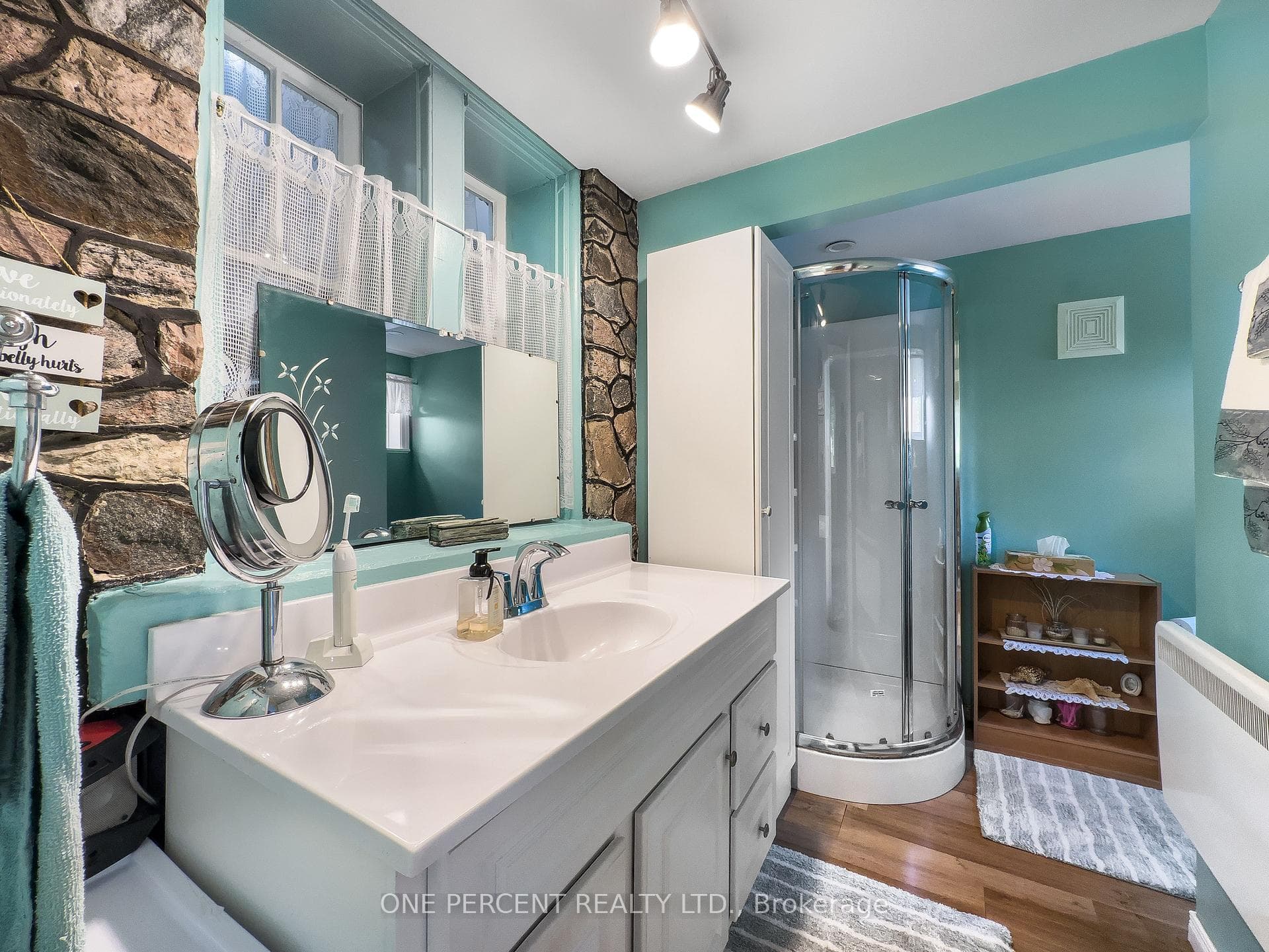 104 DUNDAS Street photo 15
