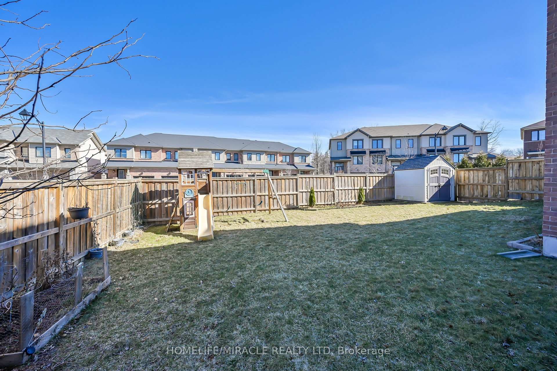 125 Crafter Crescent photo 40
