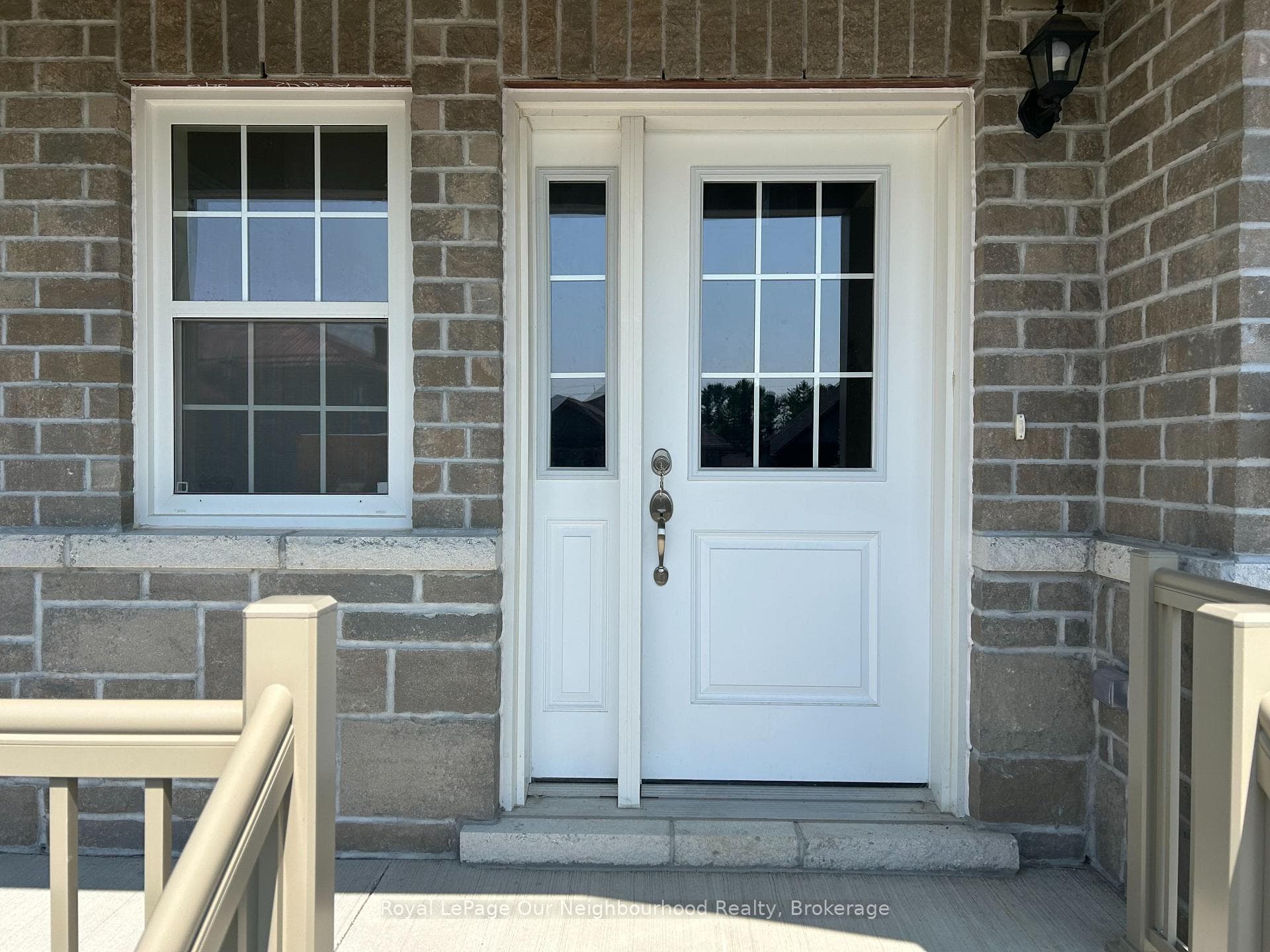 484 Joseph Gale Street photo 2