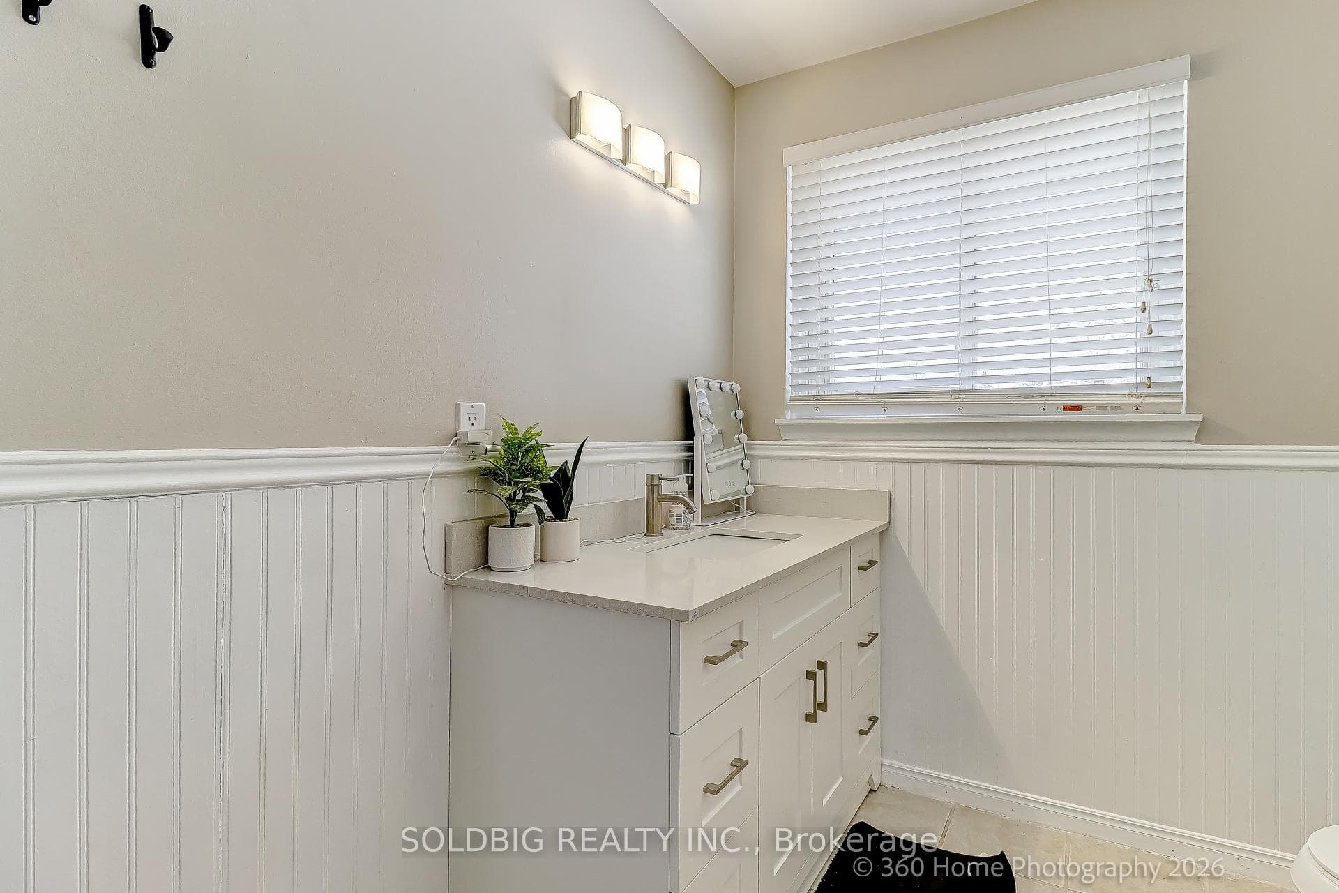 9 Loscombe Drive photo 15