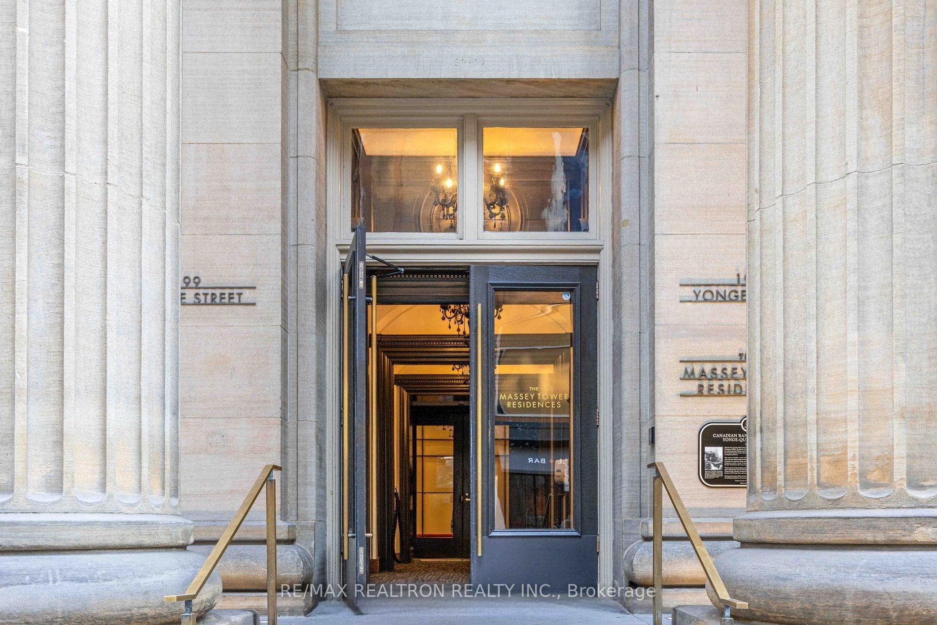 197 Yonge Street Unit 5004 photo 1