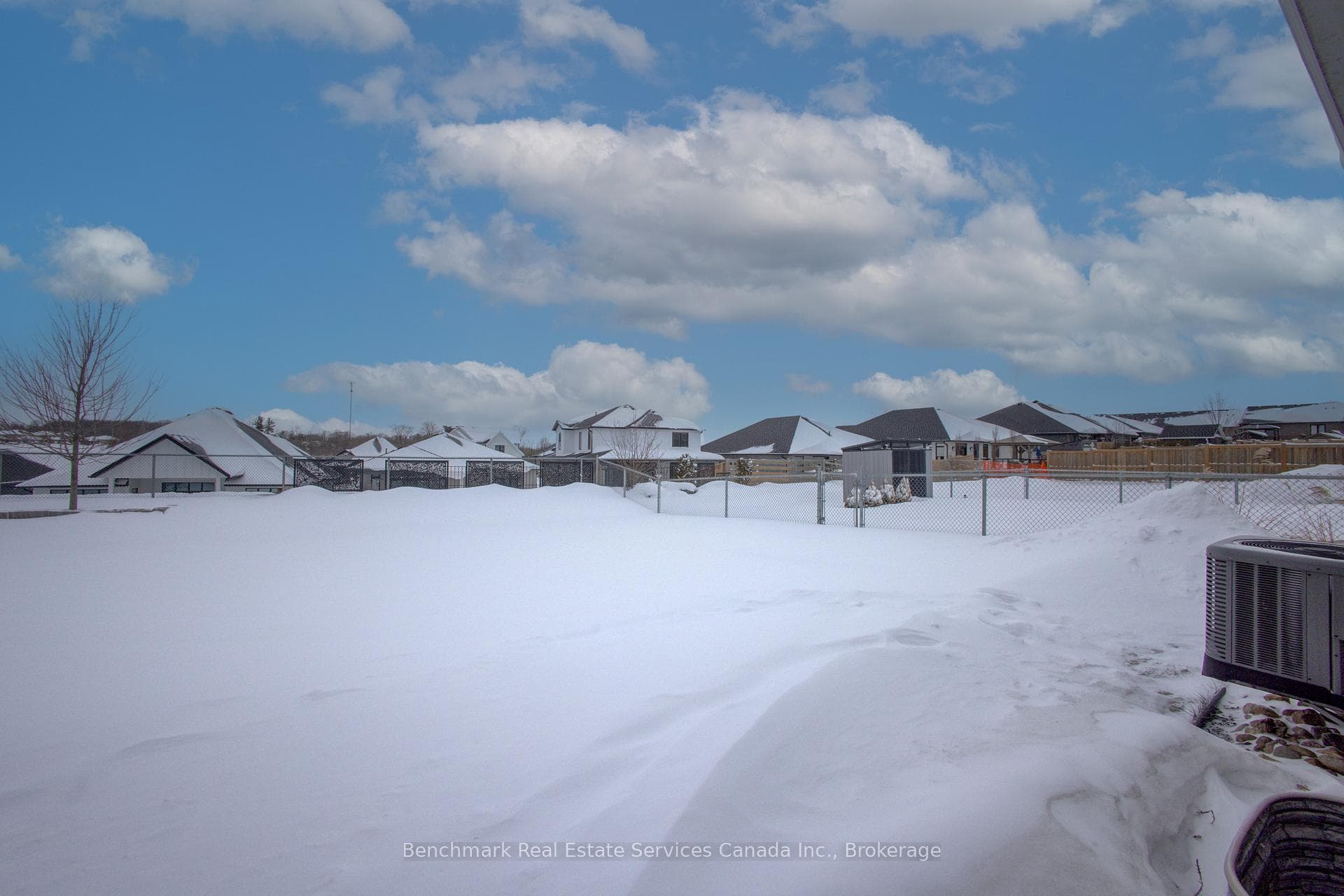 160 Ridgewood Crescent photo 34