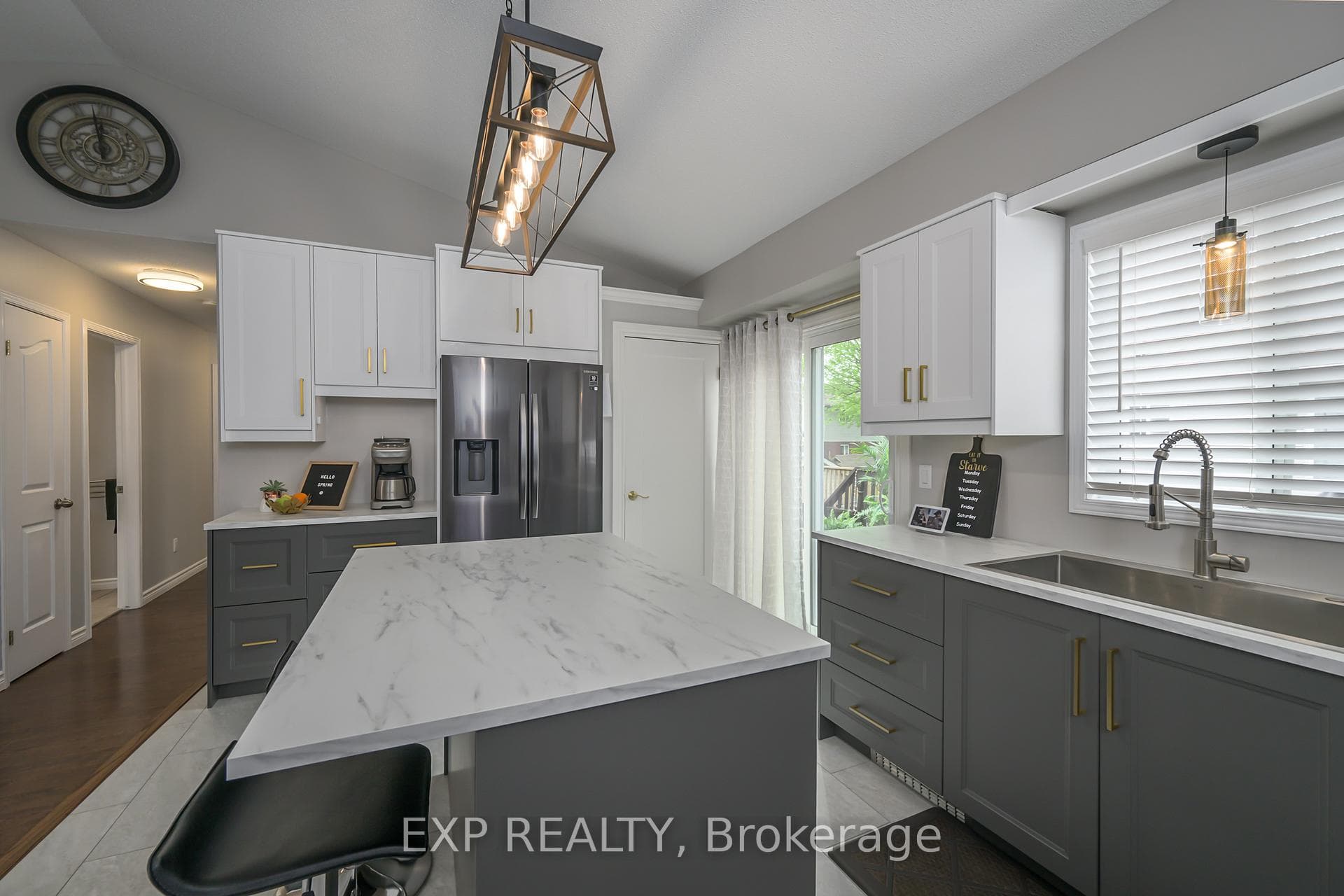 15 Bowcott Crescent photo 3