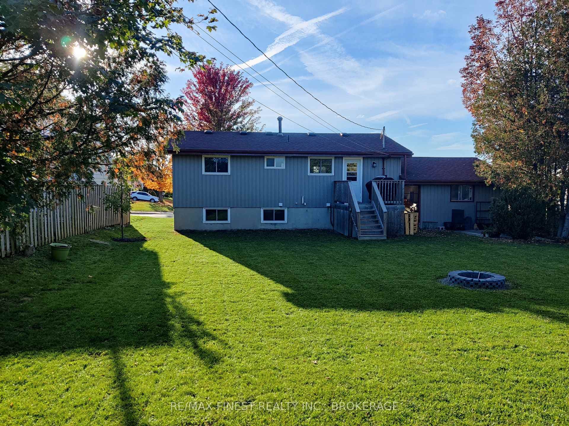 111 Manitou Crescent photo 40