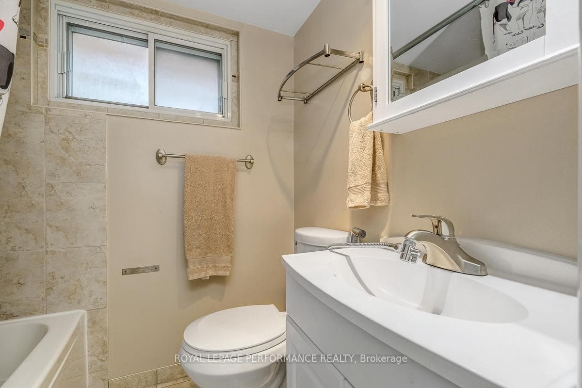 102 Donald Street photo 30