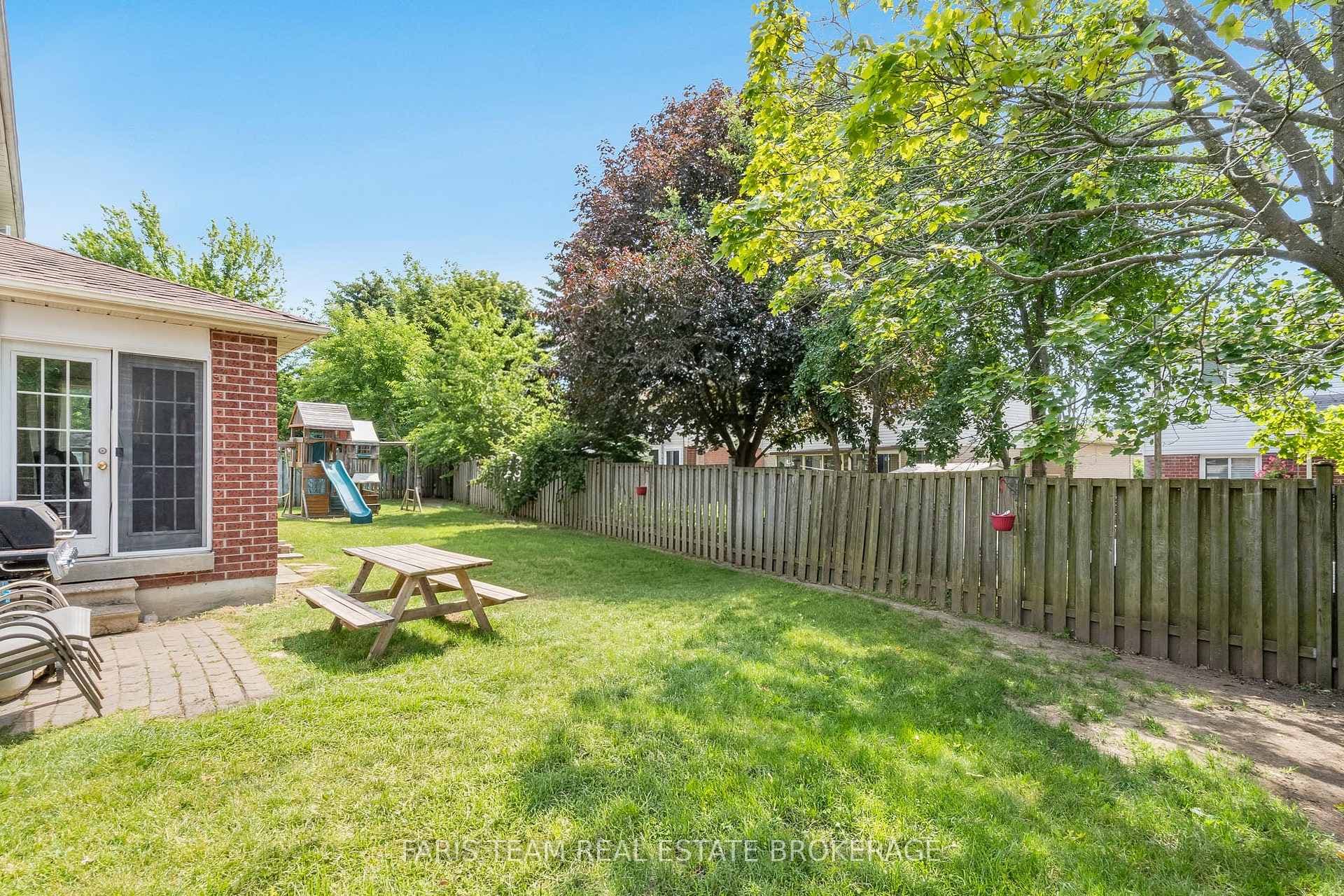 24 Shortreed Court photo 31