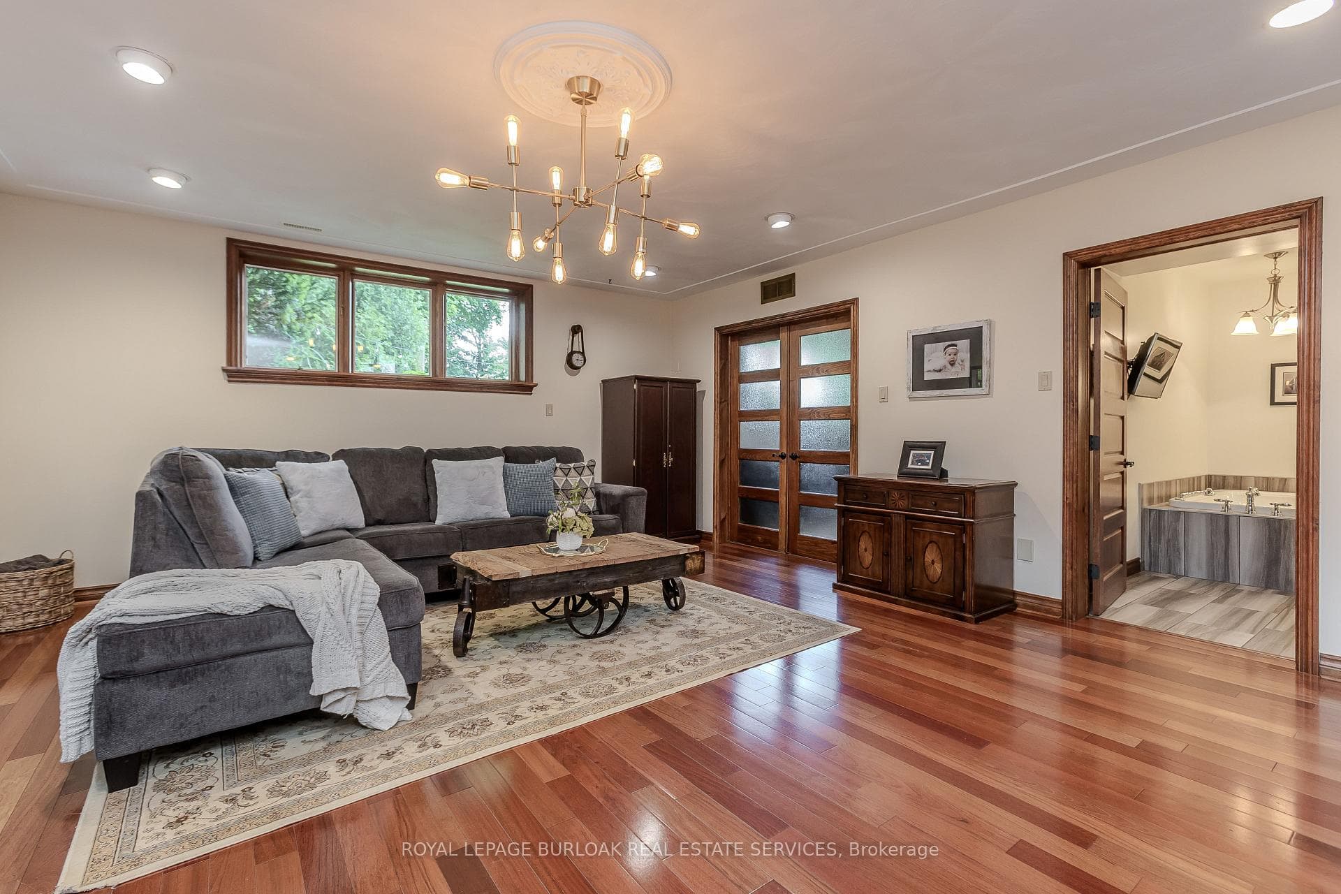 281 Wilson Street photo 27