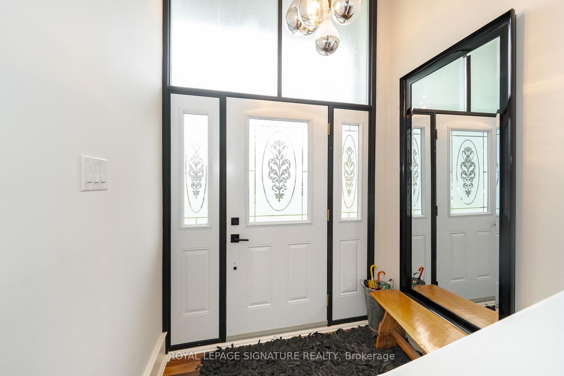725 Leaside Street photo 2